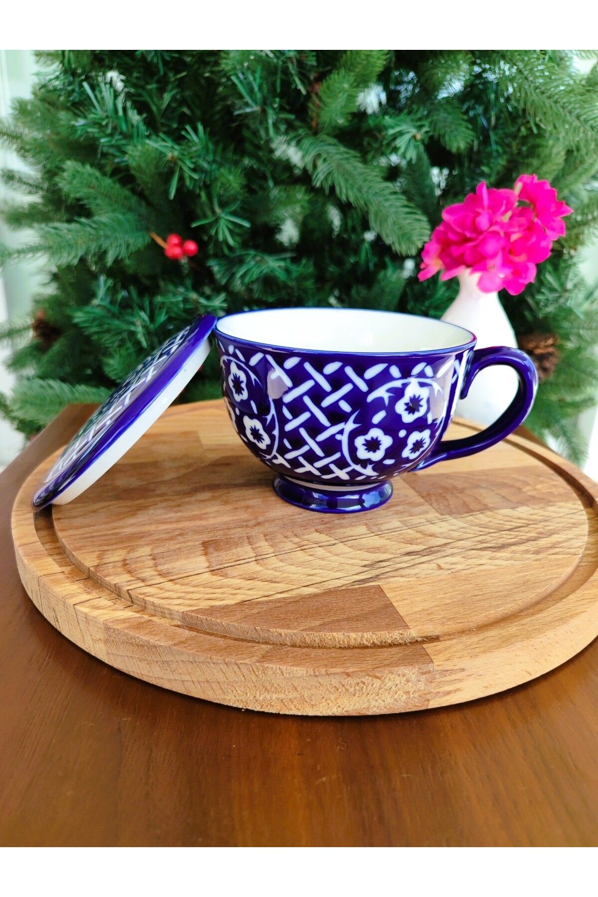 Madame Coco-Revve Tea Cup with Lid - 300 ml 3