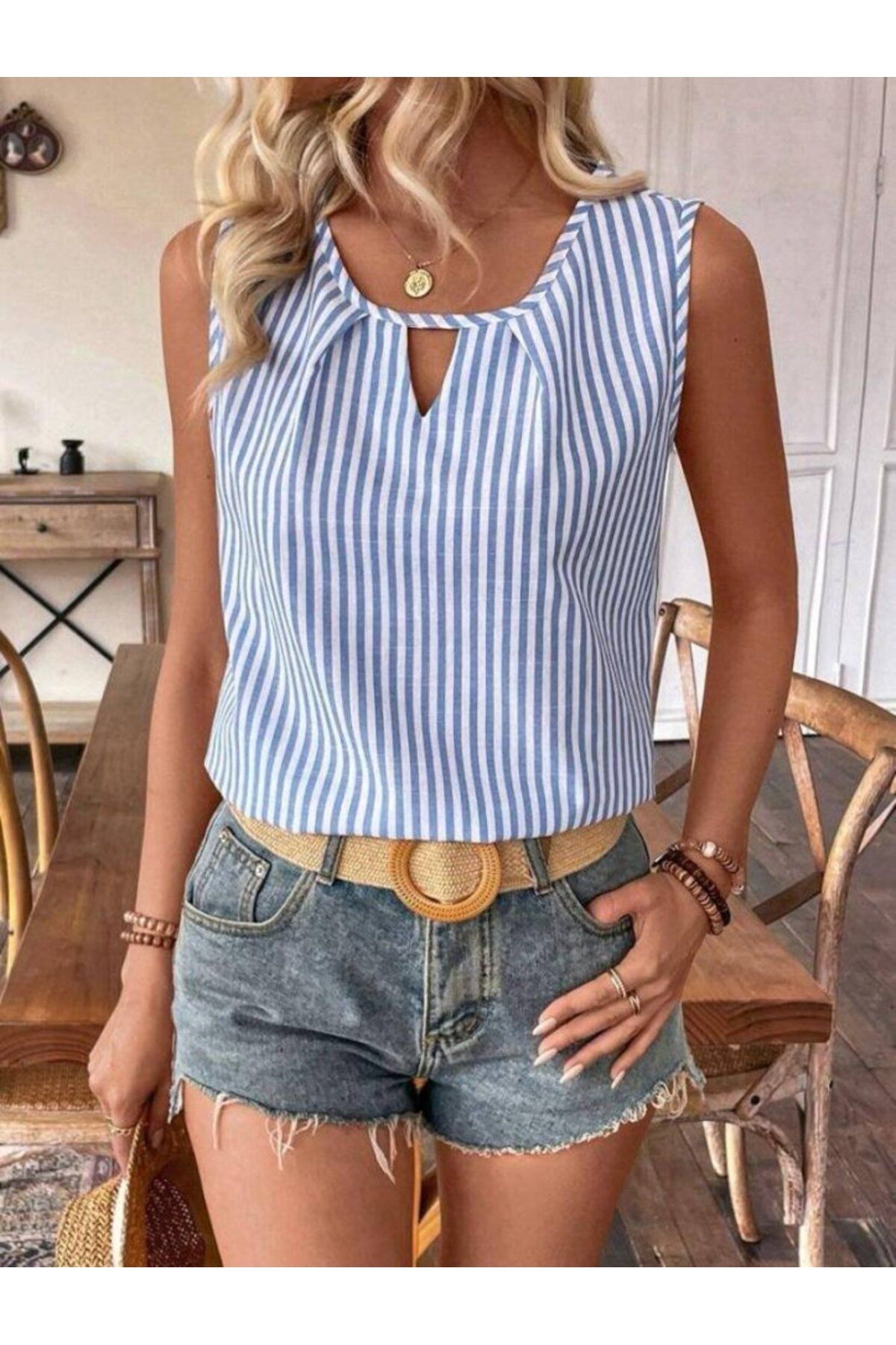 D&M Life Collection Kadın Yaka Detaylı Sıfır Kol Pamuk-Polyester Kumaş Bluz