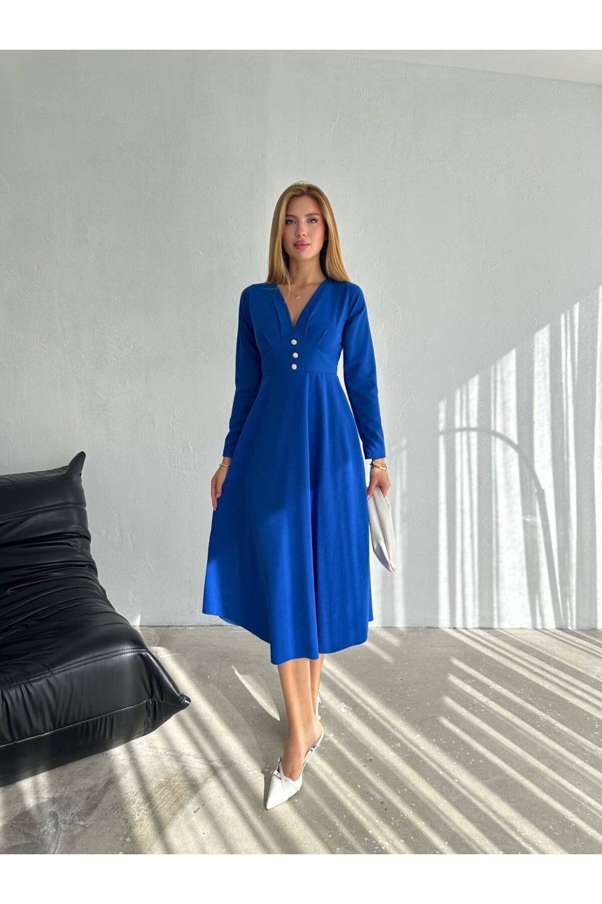 D&M Life Collection Kadın Krep Kumaş Düğme Detaylı V Yaka Uzun Kollu Midi Boy Elbise
