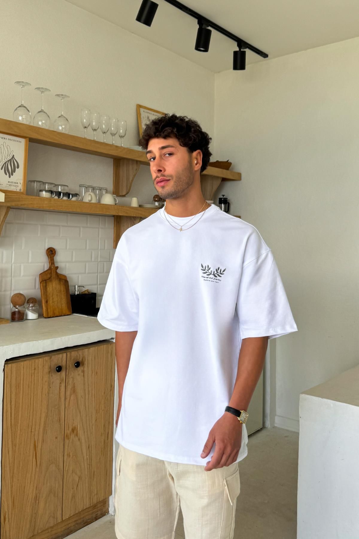 Flaw Wear Beyaz Flowers Nakışlı Oversize Tişört