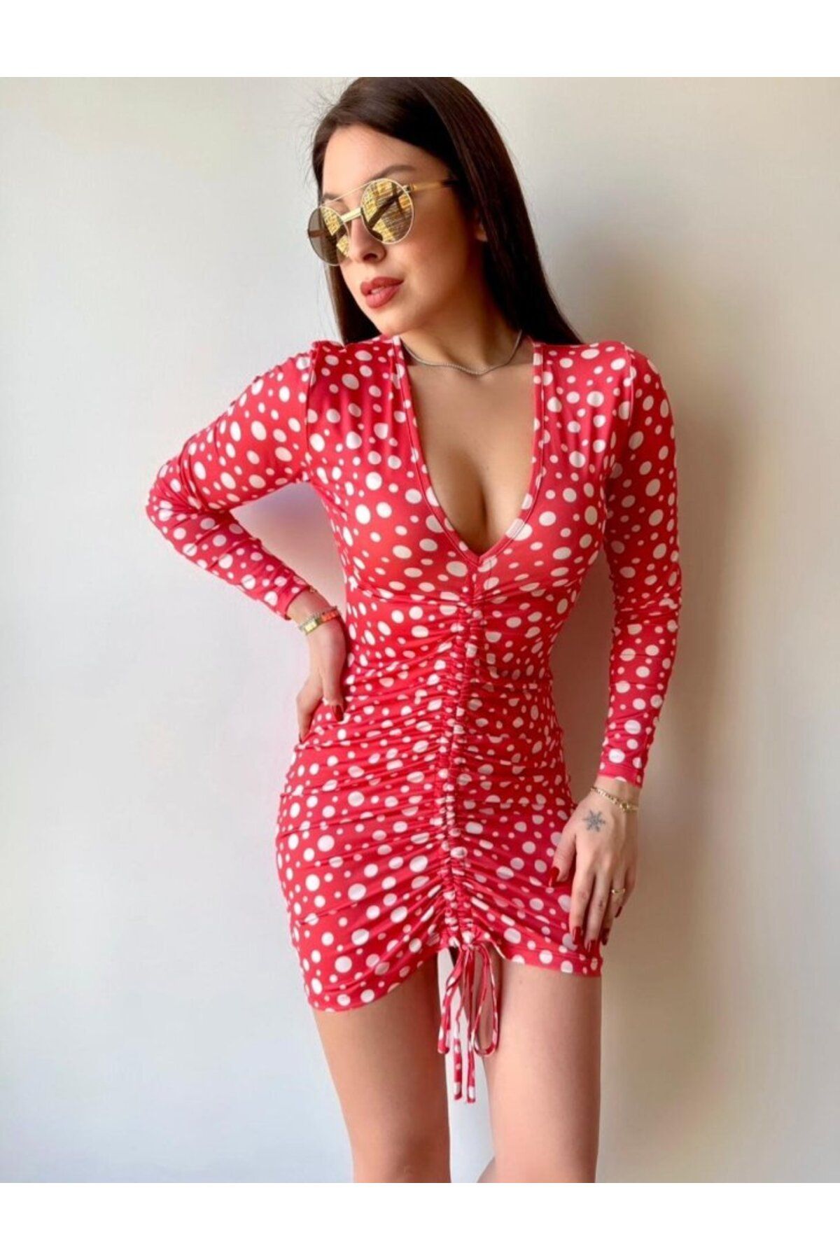 D&M Life Collection Kadın V Yaka önü Asansör Büzgü Detay Fırsat ürün Puantiyeli Mini Elbise - L - Kırmızı-Beyaz
