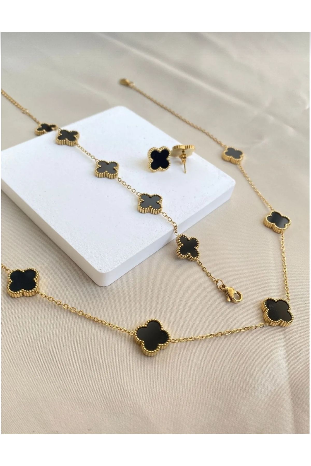 BLİSTAV Siyah yonca taşlı Gold Yonca model çelik kolye bileklik 2 li set