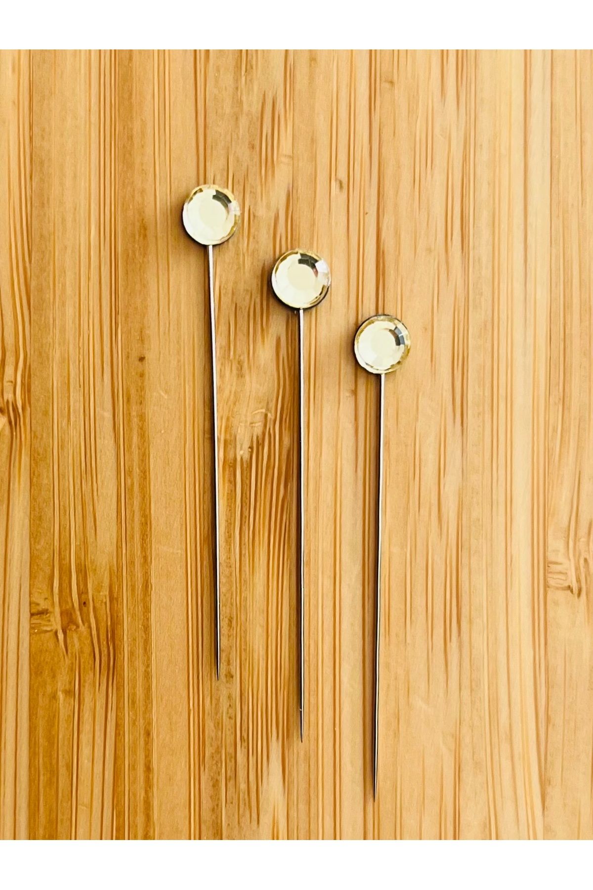 Öztürk Taşlı Şal Eşarp İğnesi. 38mm. 3'lü Paket. Krem.