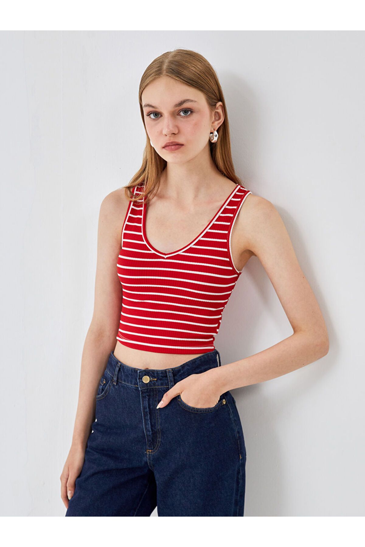 LC Waikiki LCW V Yaka Çizgili Crop Kadın Atlet