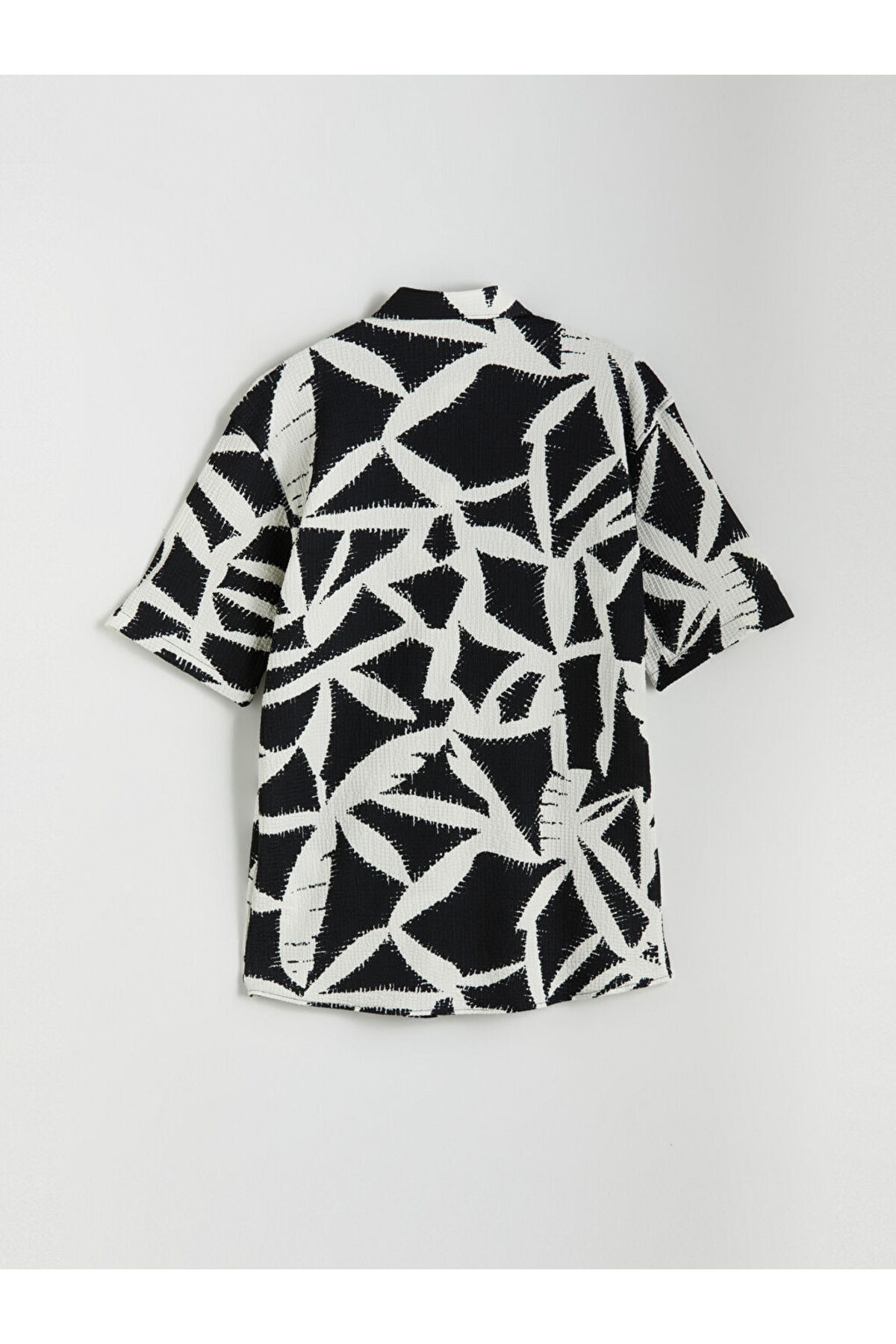 LC Waikiki-Create Your Style from Uzg Store |   Regular Fit Short Sleeve Patterned Men's Shirt 6