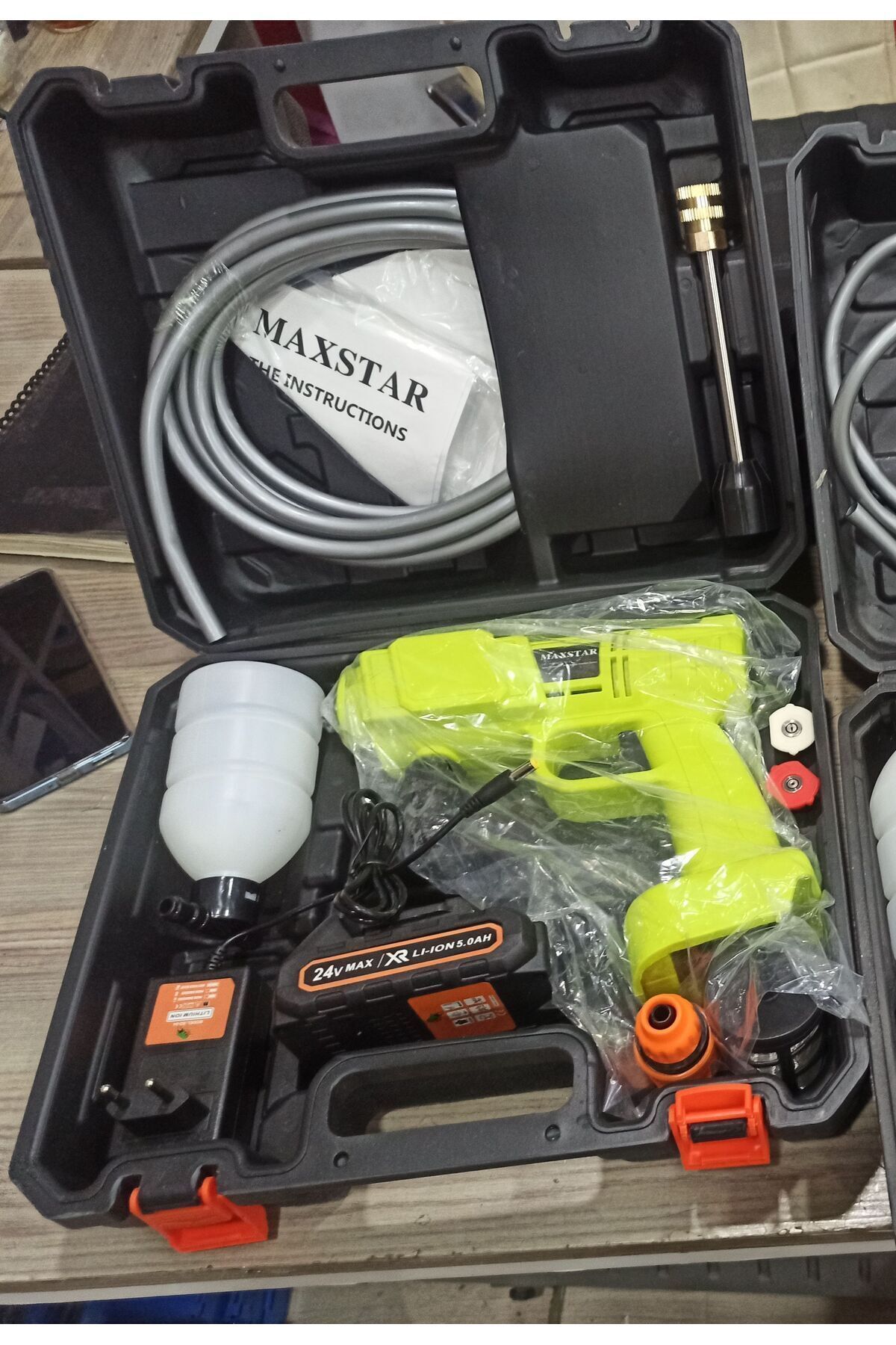 AboutThePerfect Şarjlı oto yıkama makinesi, tek batarya, köpüklü ve kullanışlı tasarım