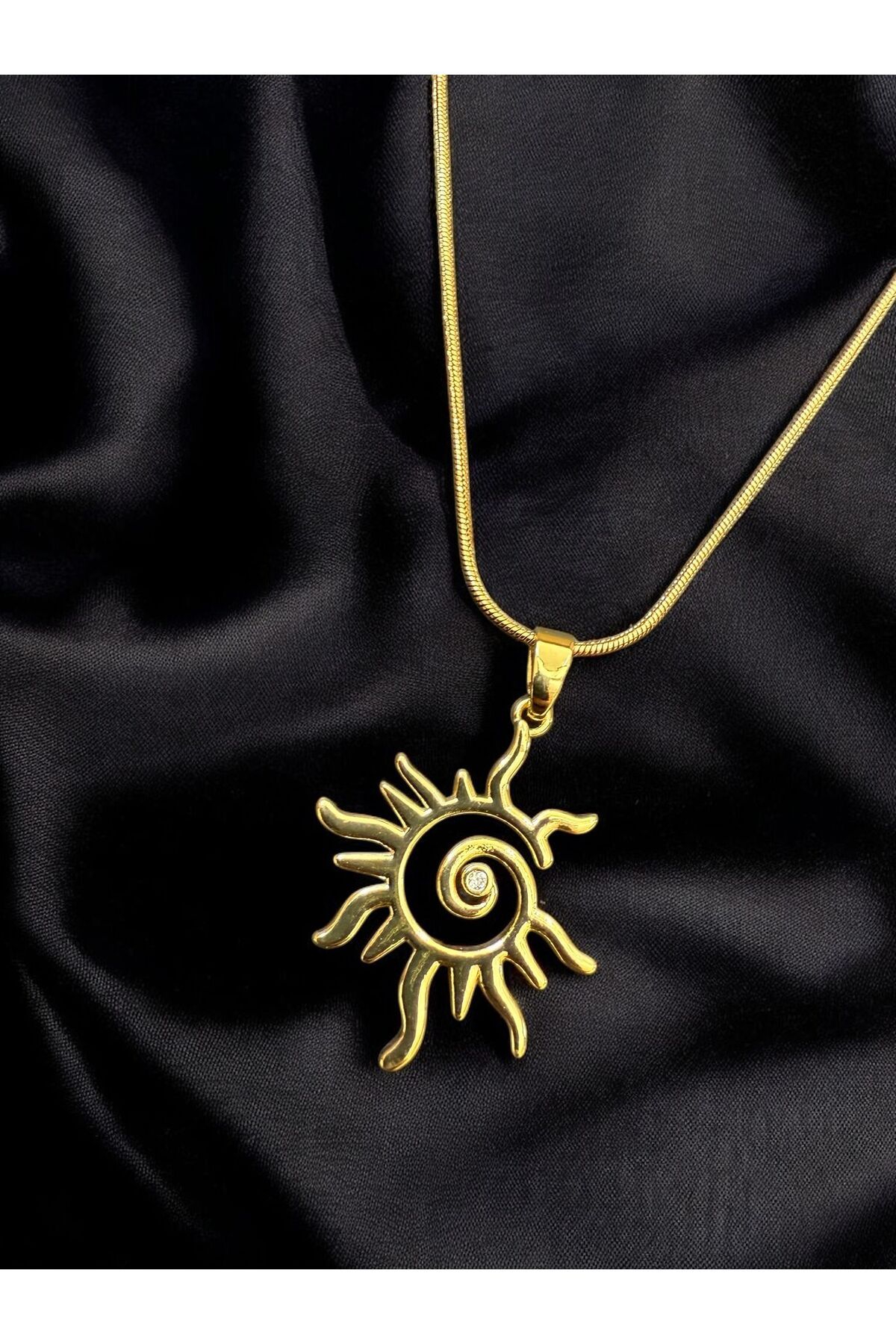 AKMNY BOUTIQUE Güneş Model Gold Rengi Çelik Kolye