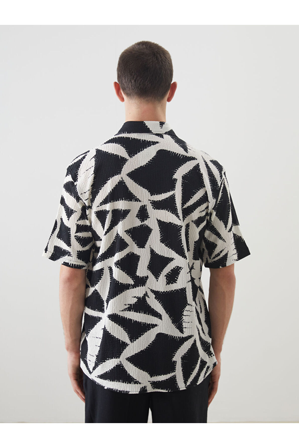 LC Waikiki-Create Your Style from Uzg Store |   Regular Fit Short Sleeve Patterned Men's Shirt 5