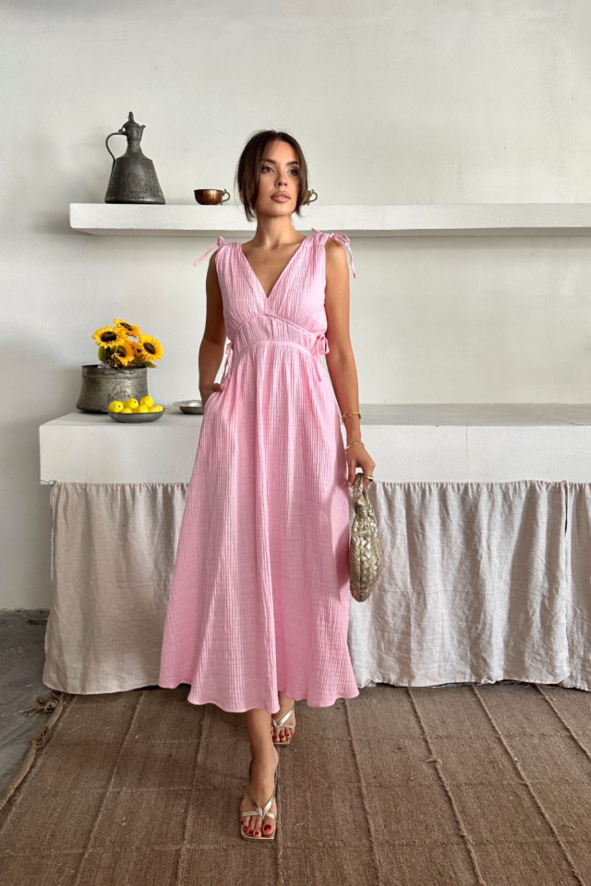velmorafashion MÜSLİN ELBİSE OMUZ BÜZGÜ DETAYLI V YAKA KOLSUZ ELBİSE - Pembe