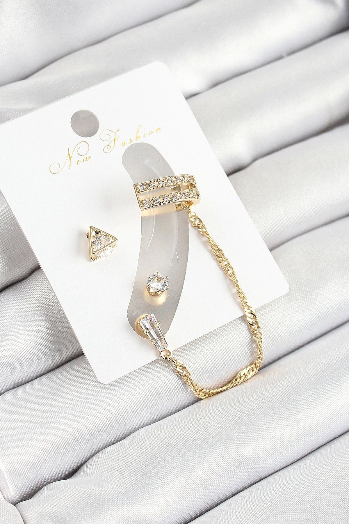 shopwave Pirinç Üçgen Figürlü Zirkon Taşlı Gold Renk 3'lü Kıkırdak Kadın Küpe Set