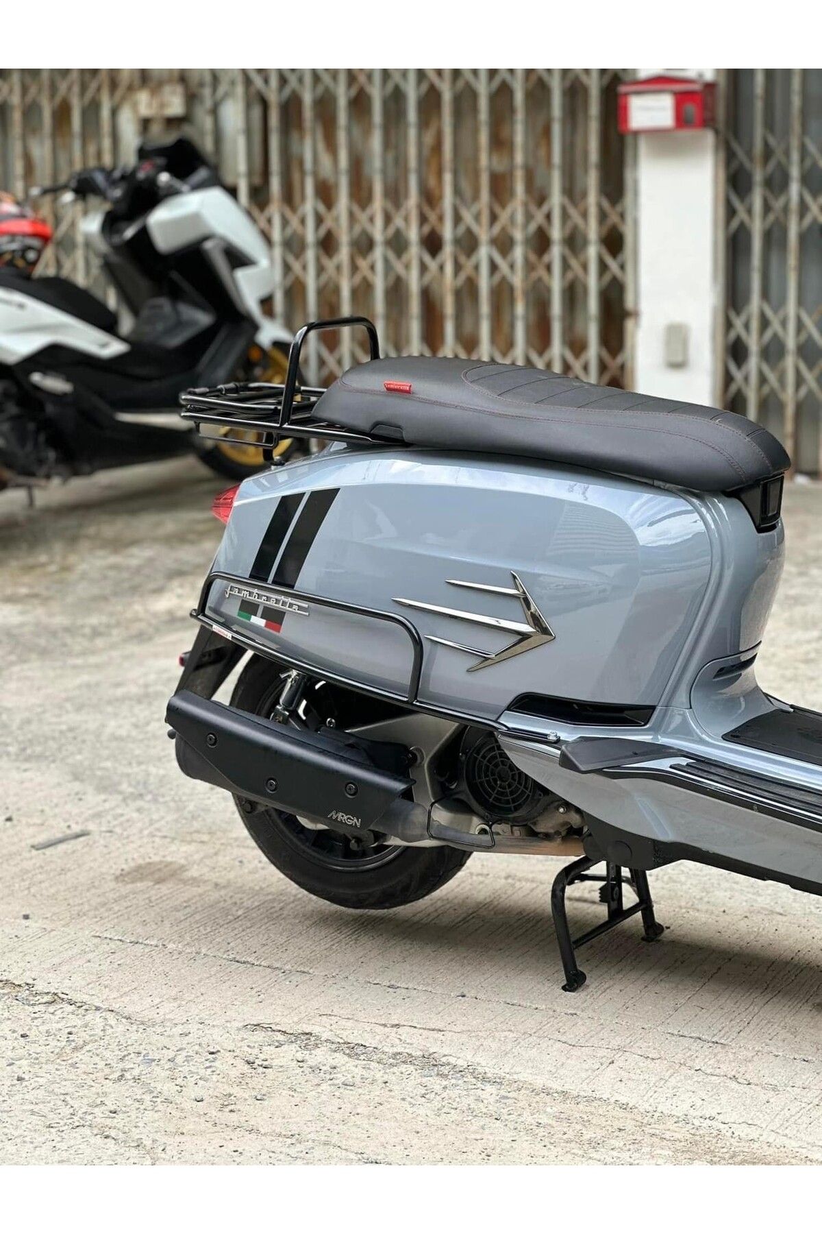 Friendship Lambretta V 50-125-200 Arka Yan Koruma Demiri *Siyah* / Friendship