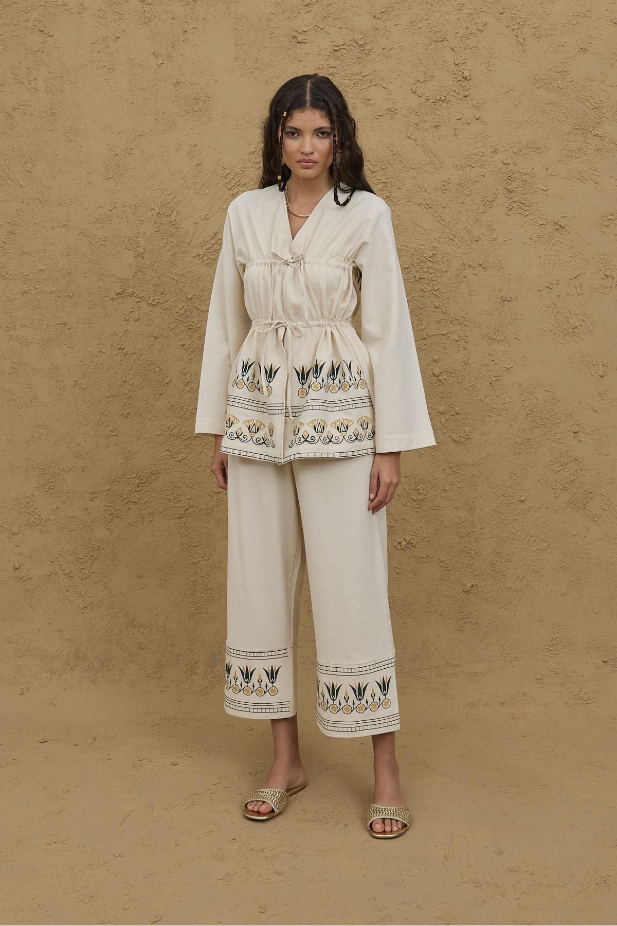 Fahhar Antik Lotus Çiçeği Nakışlı Takım Naturel