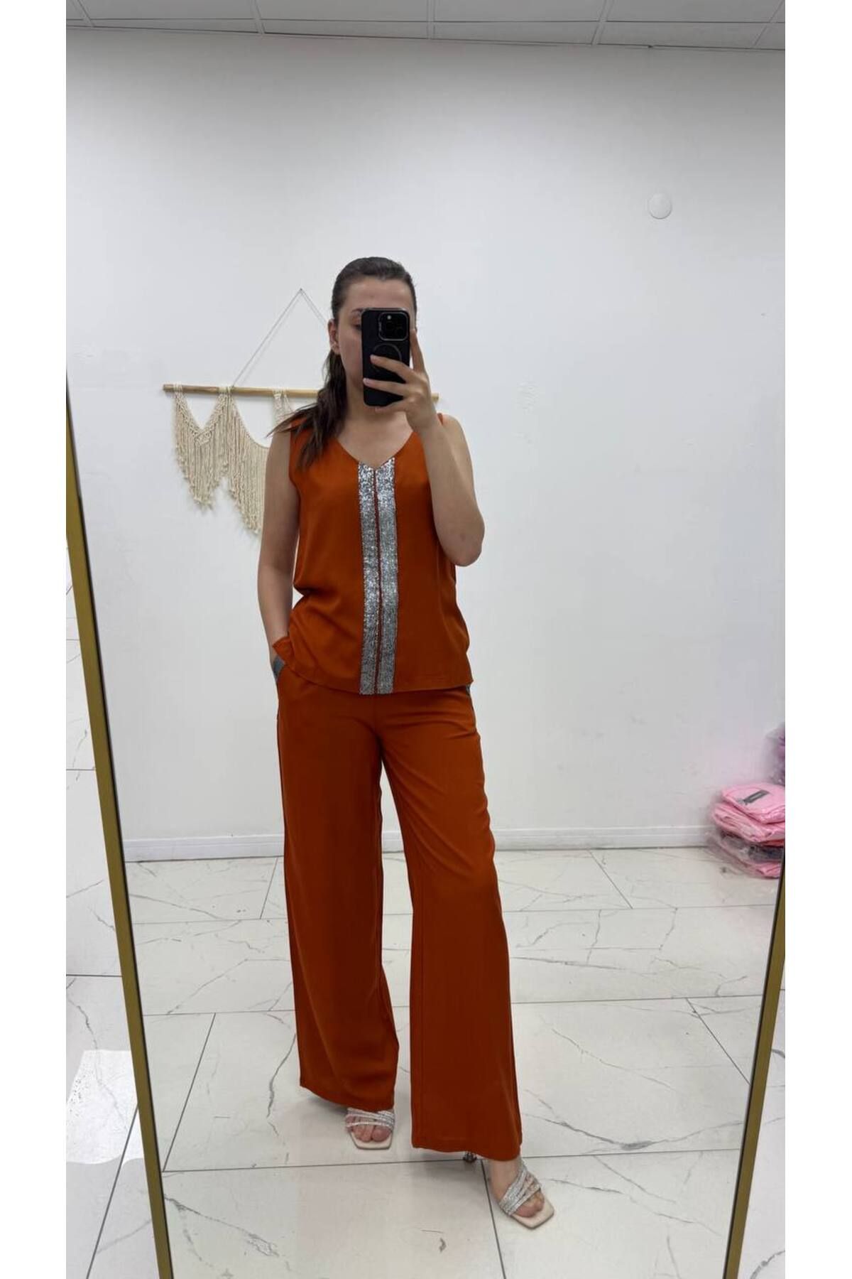 Maison La Femme Kadın Pullu V Yaka Bluz Bol Paça Pantolon