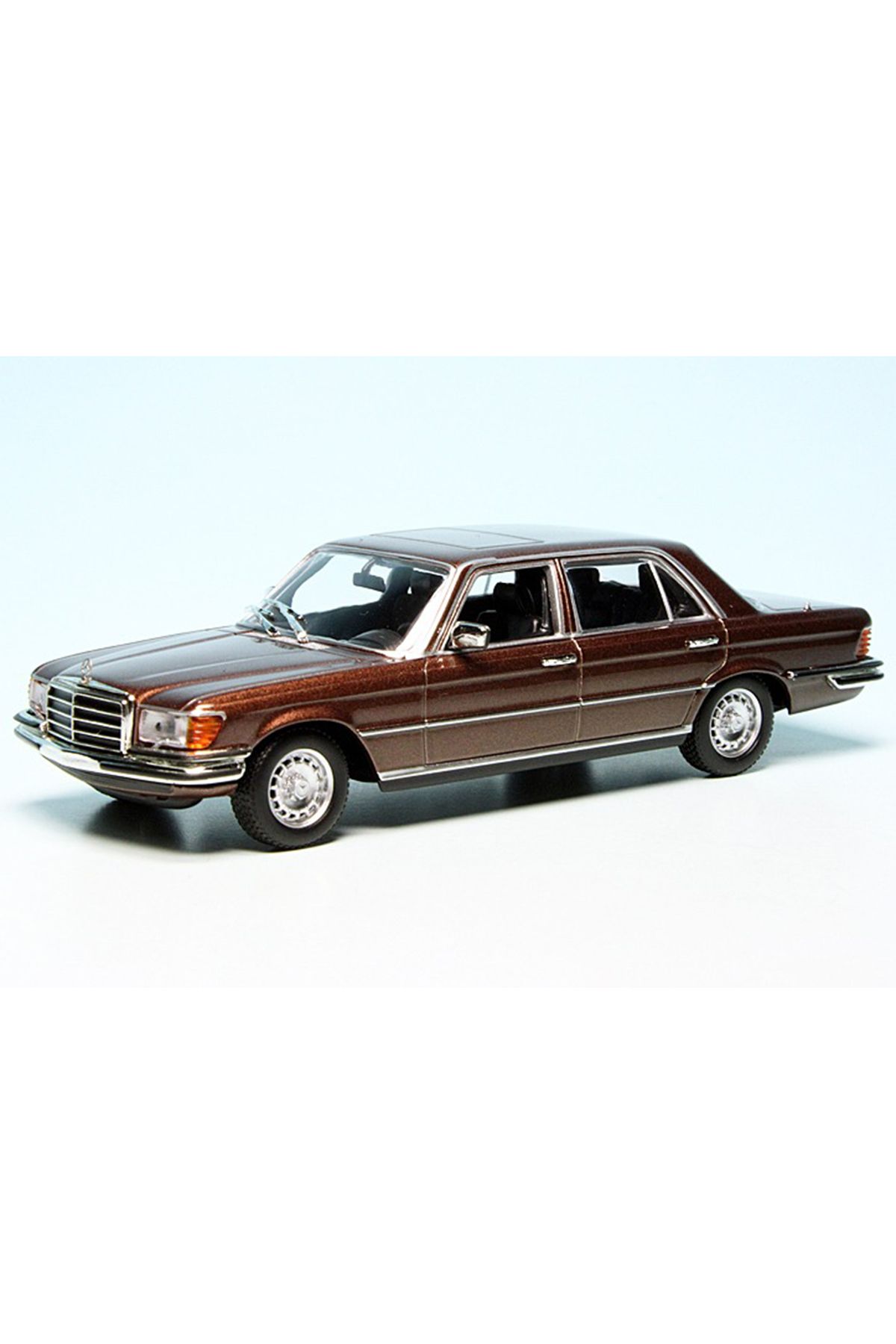 Minichamps 1:43 Maxichamps 1972 Mercedes Benz 450 SEL 6.9 W116