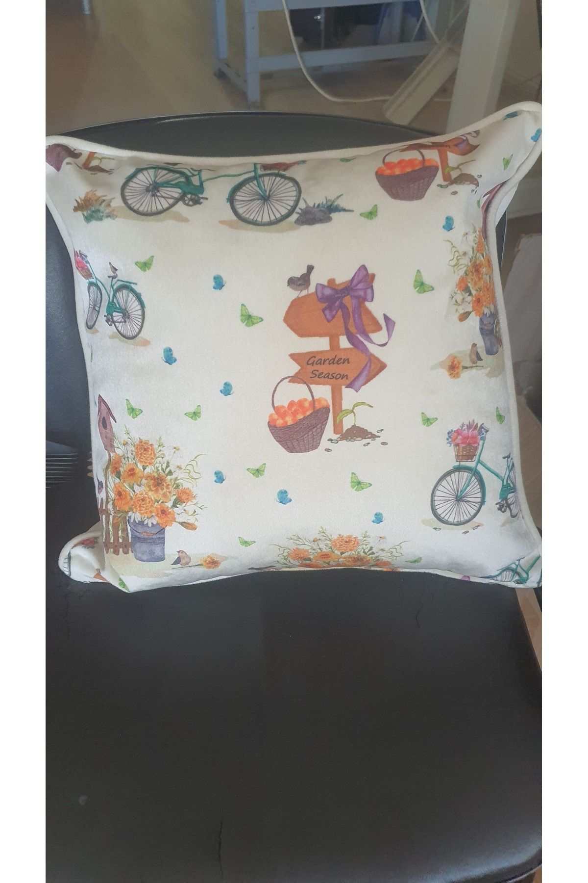 Eyener Studio Bahçe Desenli Kırlent