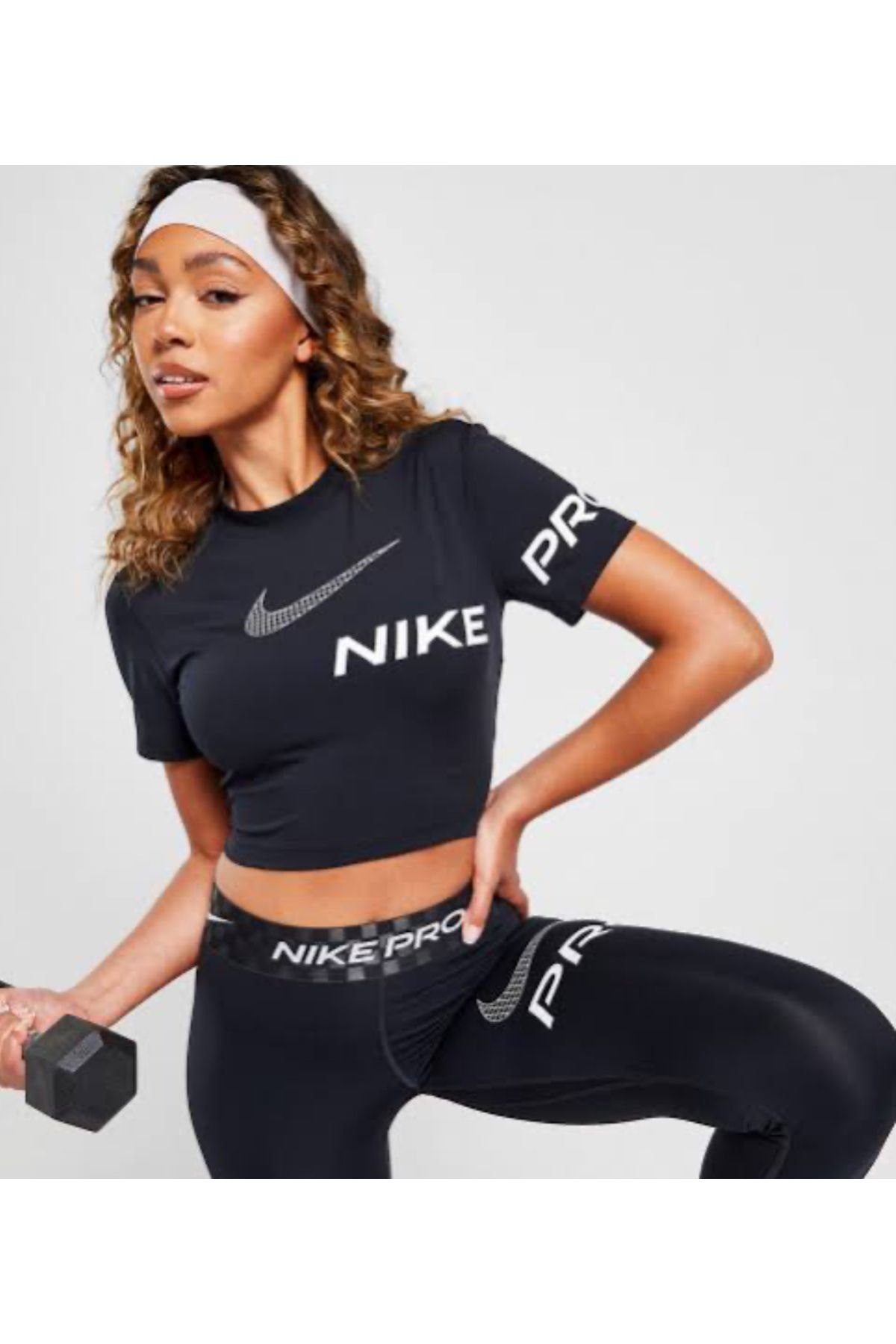 Nike Pro Dri-Fit Cropped Graphic Training Short-Sleeve Kadın Tişört KZY SPORT