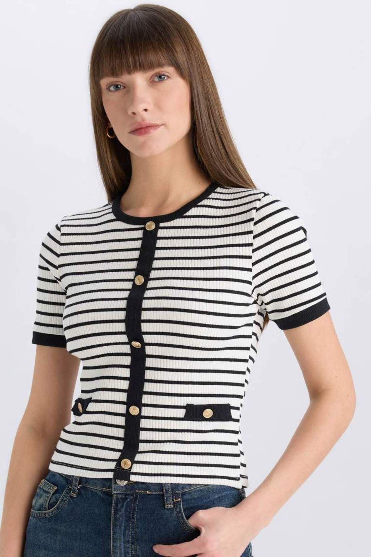 DeFacto Yeni Sezon Slim Fit Dar Kesim Bisiklet Yaka Çizgili Smart Fitilli Kaşkorse Düğmeli Kısa