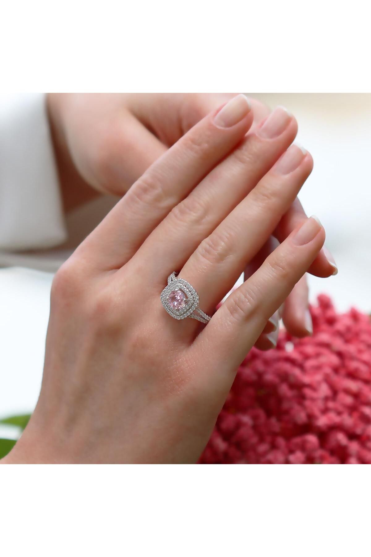 Necati Gün Oval Pembe Icecut Taşlı Gümüş Yüzük