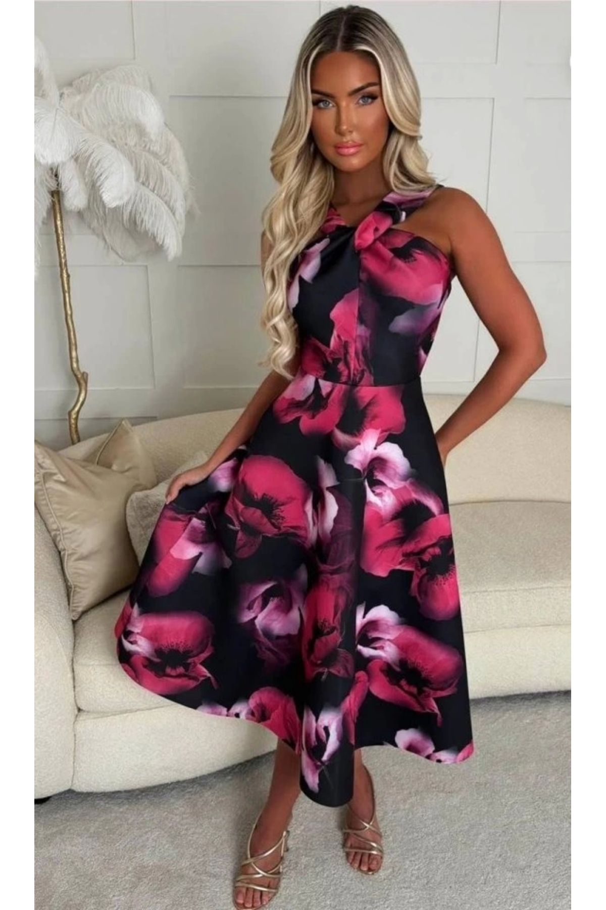 Butik Kadın Halter Yaka Detay Ciçek Baskılı Midi Boy Elbise