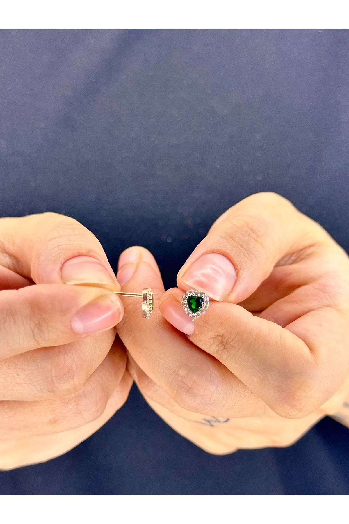 Azra Silver&Aksesuar 925 Ayar Zirkon Taşlı Zümrüt Yeşili kalpli Model Küpe
