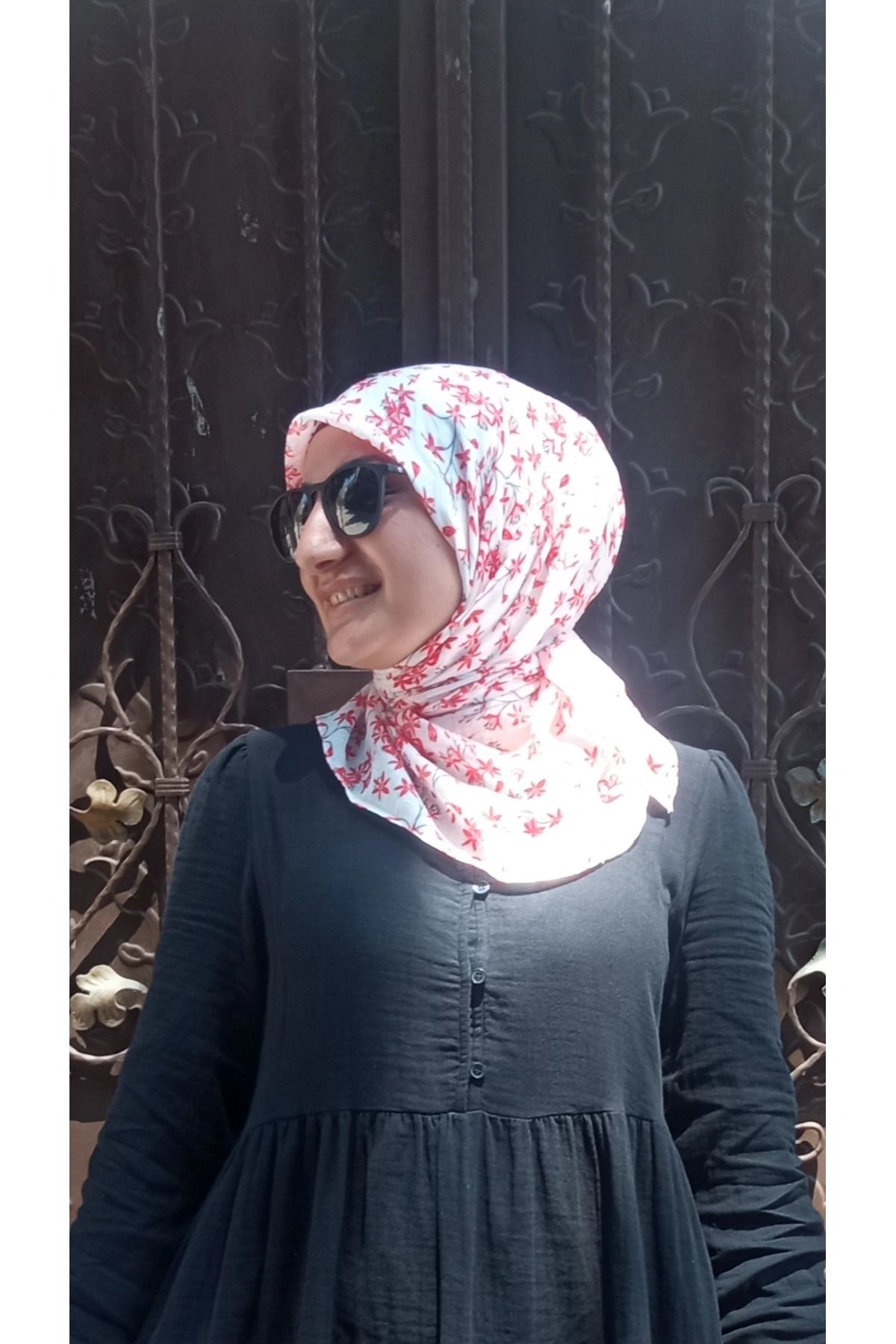 Erdem Beyaz nar çiçeği detaylı eşarp modelimiz
