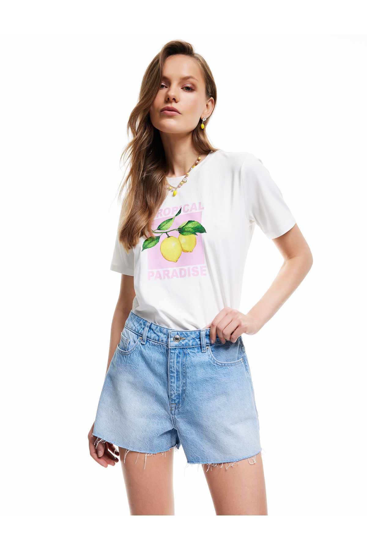 Koton Yeni Sezon Koton X Sibil Çetinkaya - Kiraz Nakış Detaylı Kesik Paça Mini Denim Şort