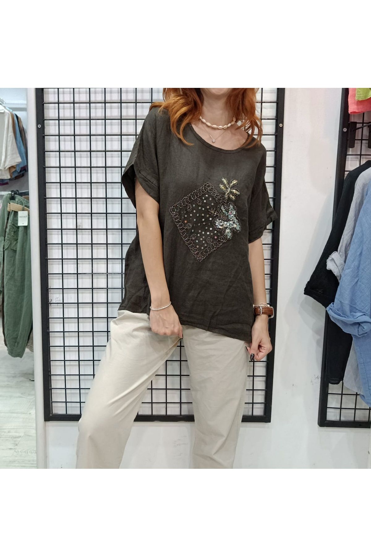 Butik Şans Pul Payet Detaylı Nakış İşlemelı İtalyan Keten Bluz