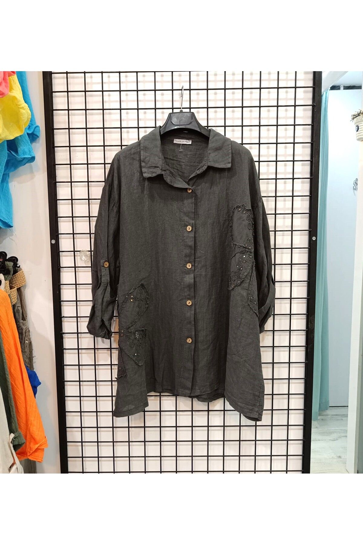 Butik Şans Çiçek Figür Nakışlı Bol Kesim İtalyan Keten Gömlek