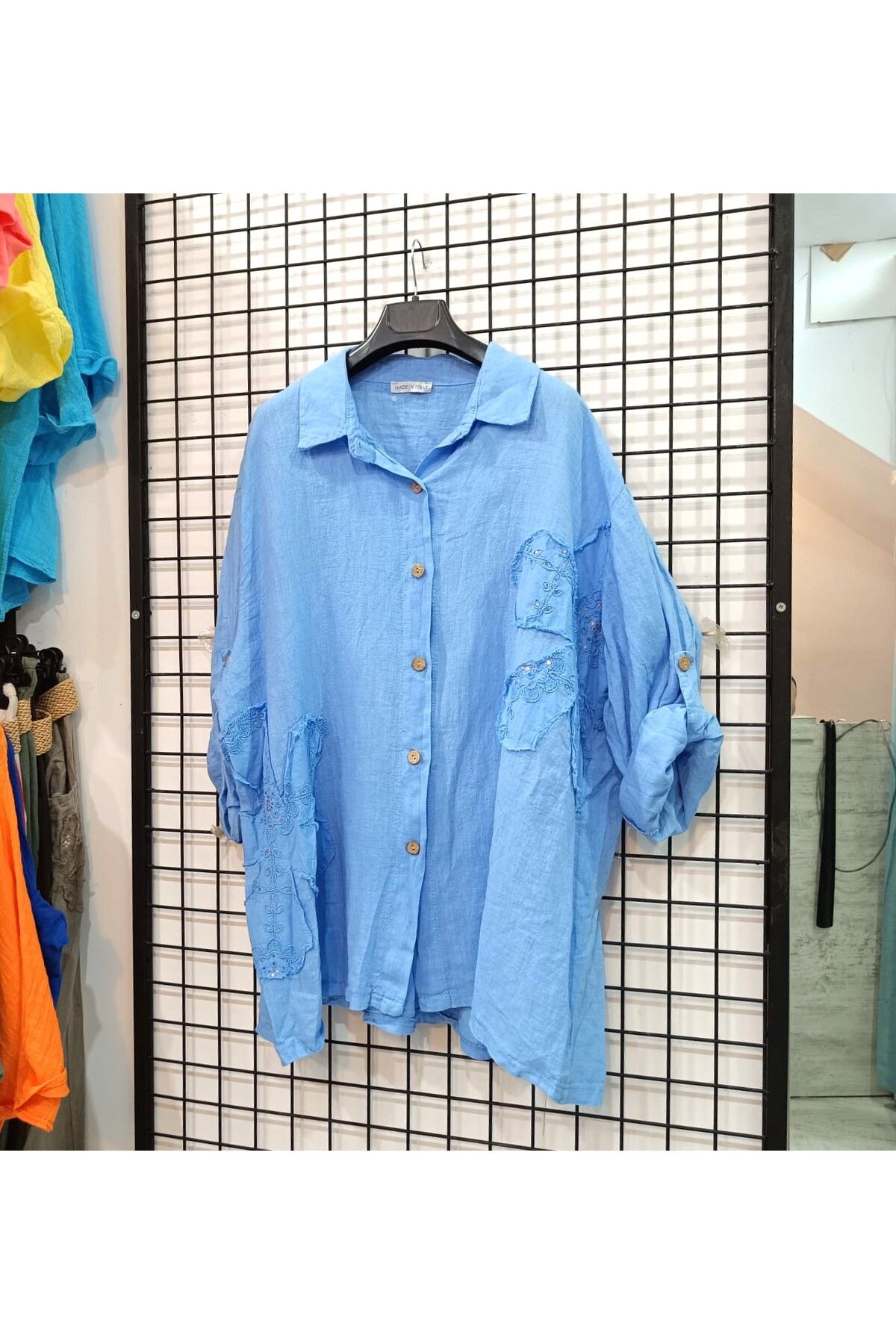 Butik Şans Çiçek Figür Nakışlı Bol Kesim İtalyan Keten Gömlek