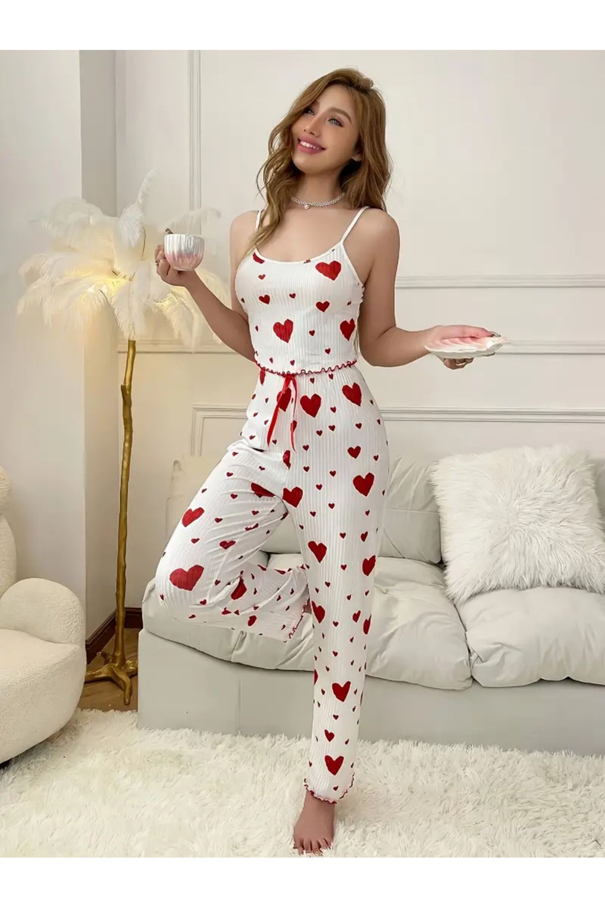 MU PRATOR Kadınlar için Aşk Baskılı Ön Bağlı Yaylı Askılı + Uzun Pantolonlu Pijama Takımı