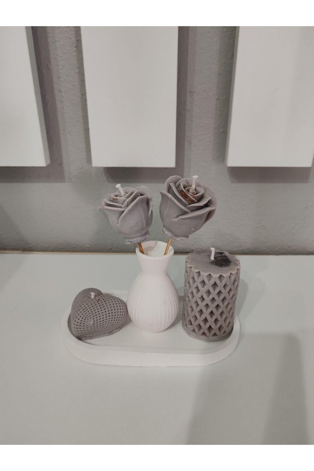 Home Lyna’nın "Mocha Zarafeti" Koleksiyonu-(Sunumluklu Vazoda Tasarım Gül Mum&Silindir Mum&Kalp Mum Set)