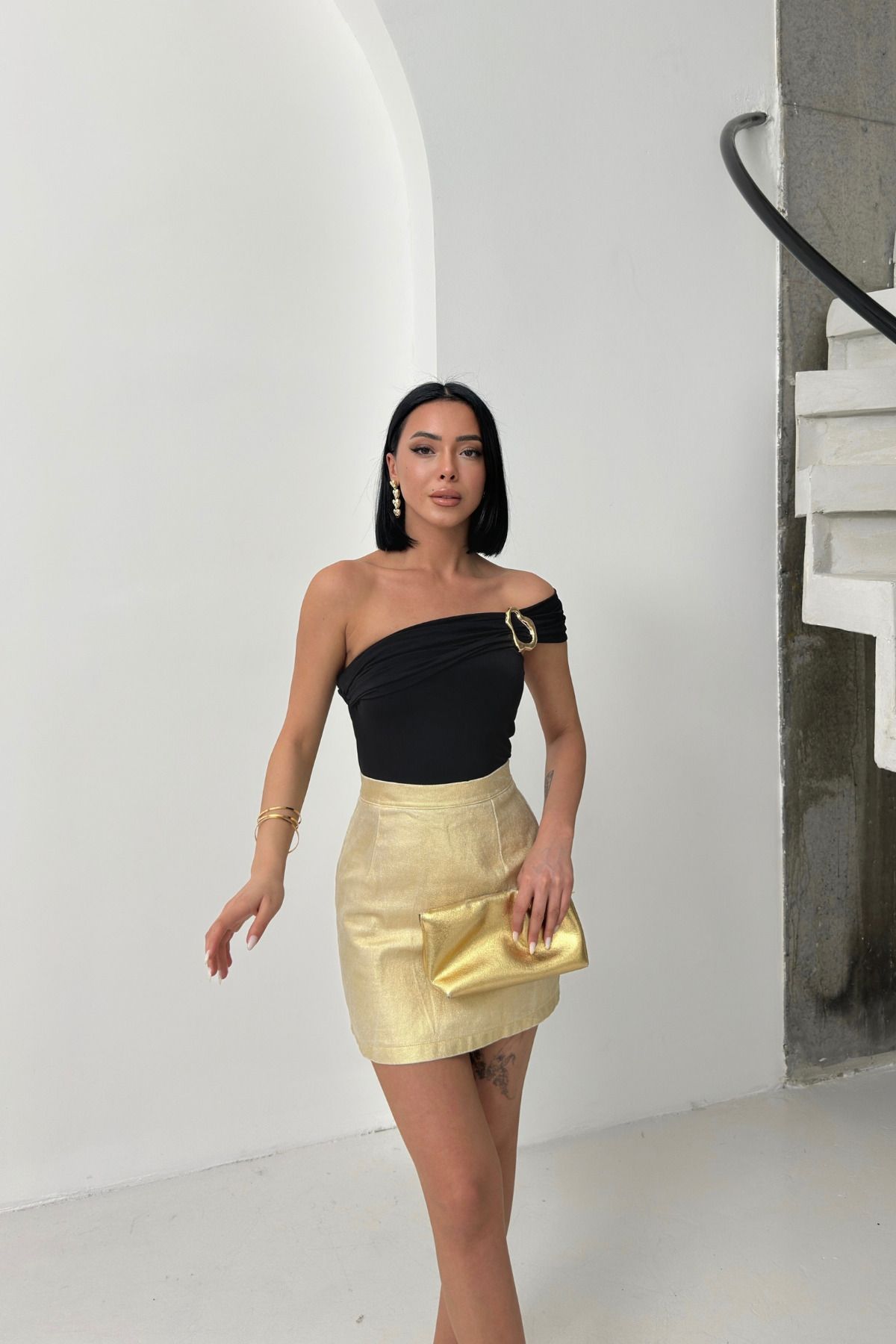 Sorridi Akseuarlı Detaylı Kayık Yaka Sandy Bluz