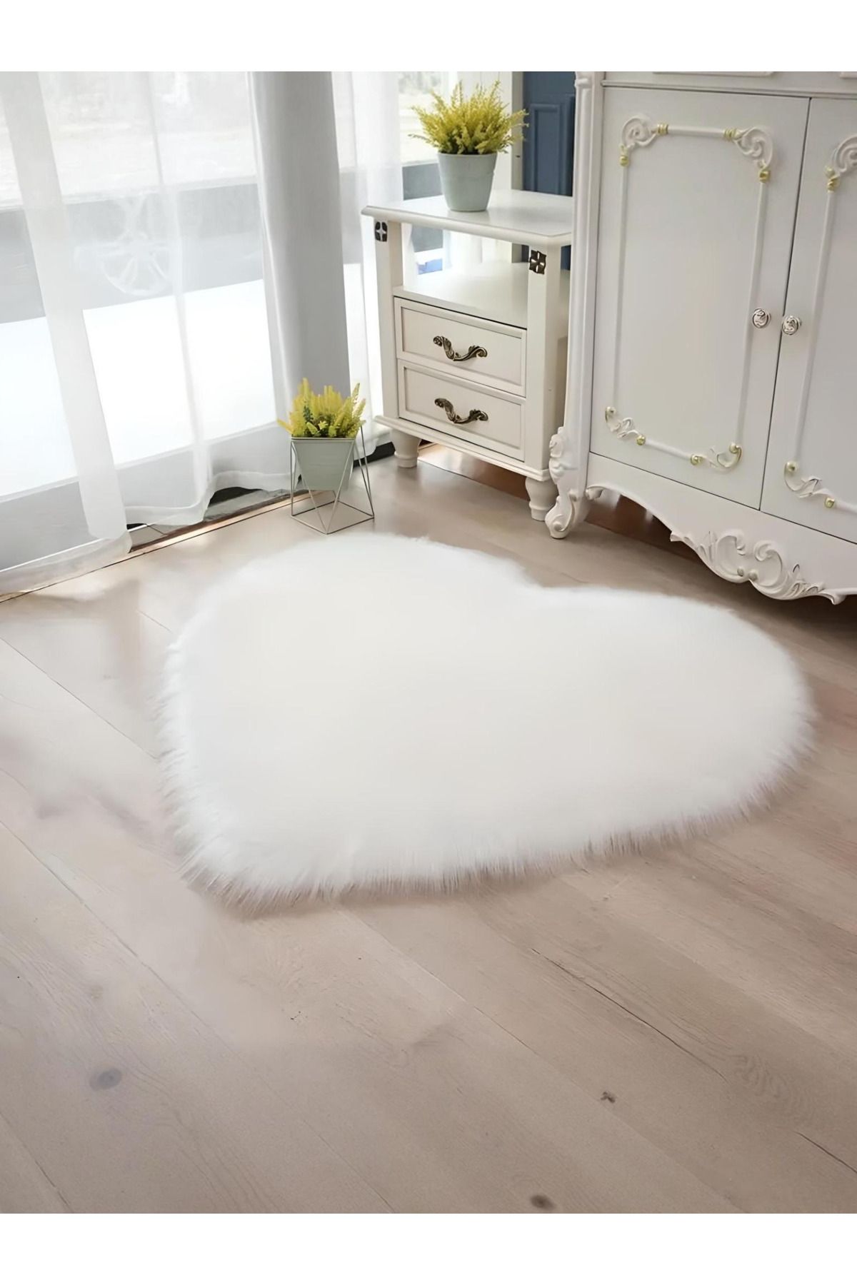FeelHome Puffin Yumuşacık Kalp Post Kaymaz Taban Kürk Halı Makinede Yıkanabilir