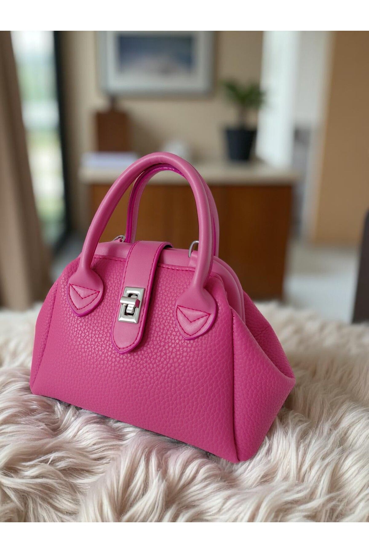 TUBAG SHOP DERİ BURS KAPAMA KİLİT TOKA DETAYLI KADIN EL VE OMUZ ÇANTASI
