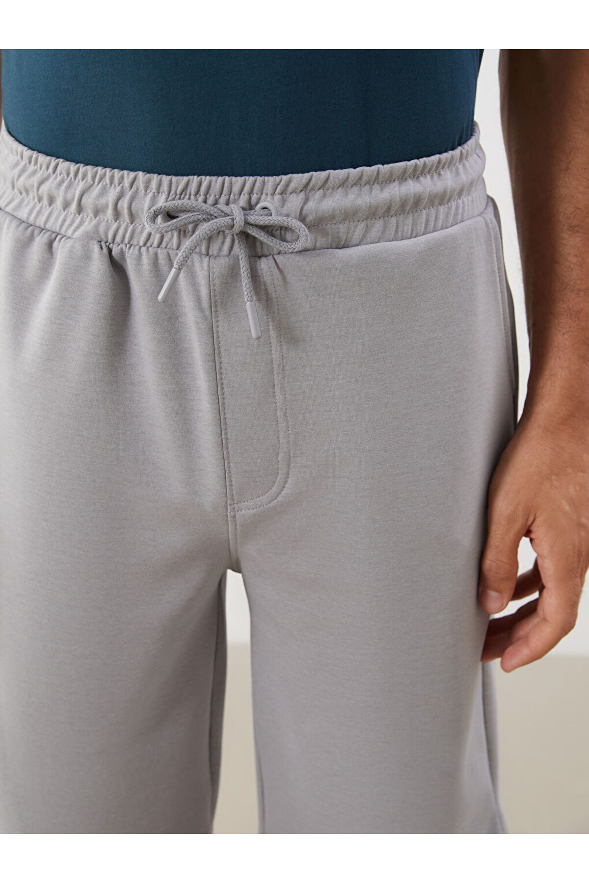 LC Waikiki-Create Your Style from Uzg Store |   Standard Fit Men's Shorts 4