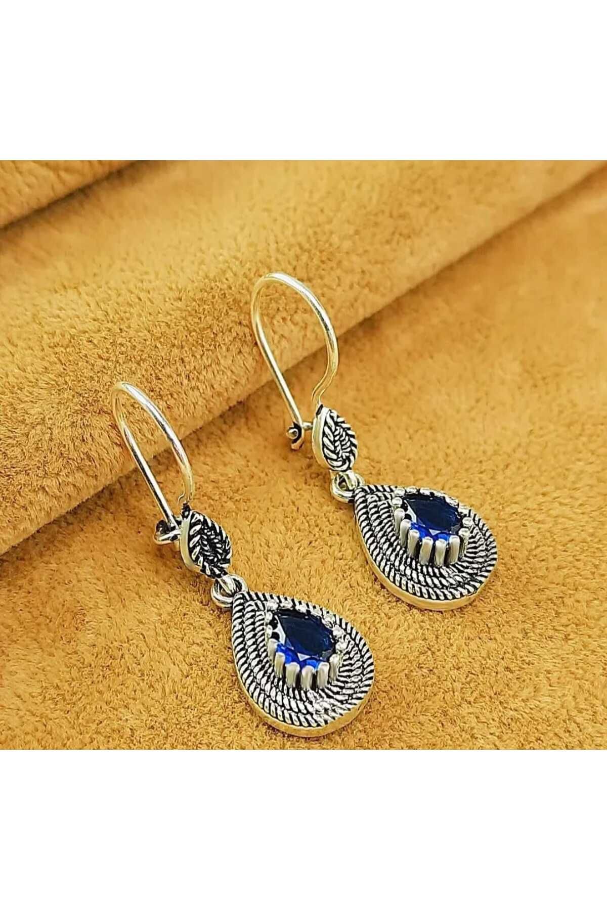 1881 STORE 925 AYAR SAF GÜMÜŞ TELKARİ SAFİR&ZÜMRÜT TAŞLI KÜPE