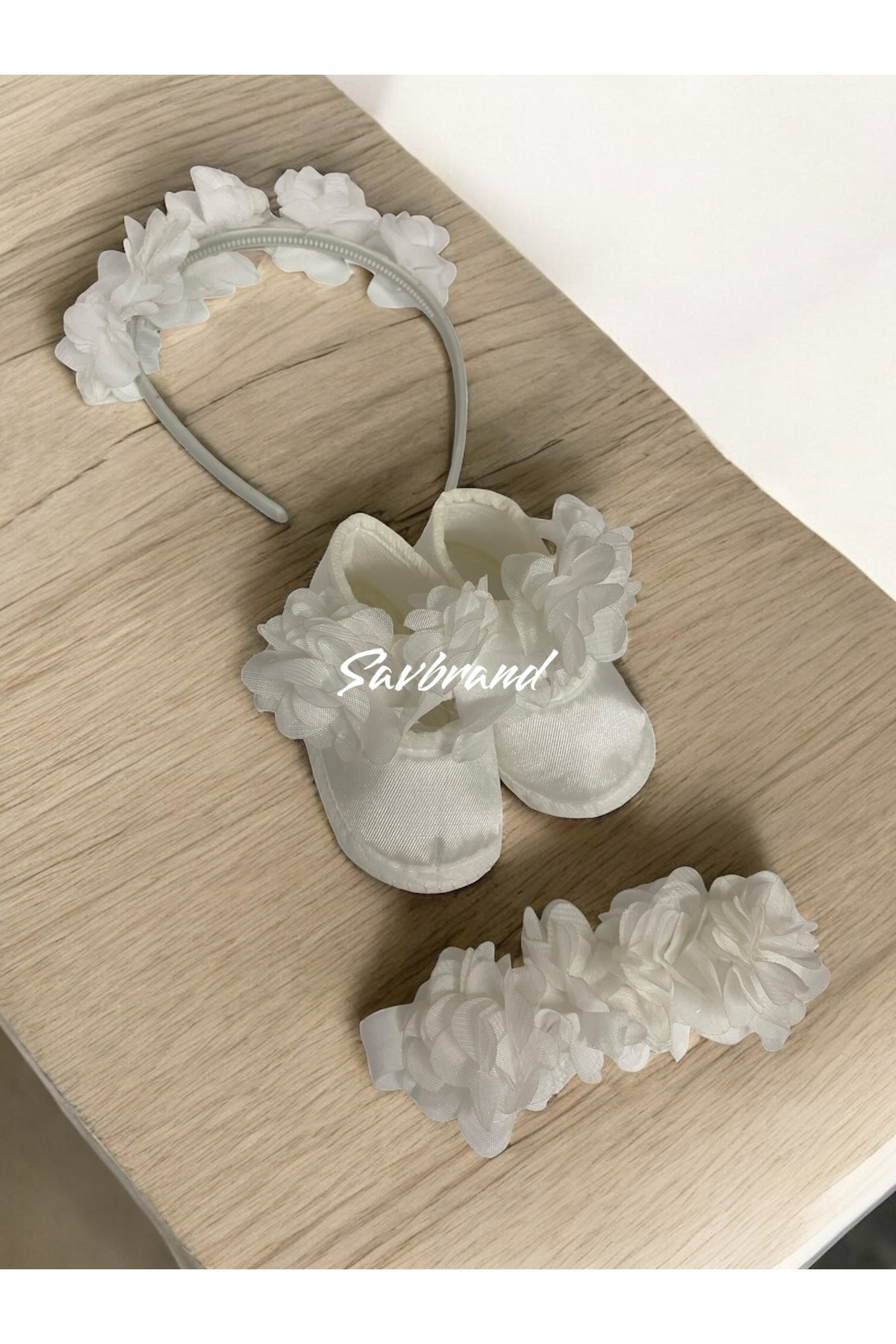 SavBrand Lazer Çiçekli Lohusa Anne Tacı Bandanası ve Bebek Patiği fotoğrafı 2 (önizleme)