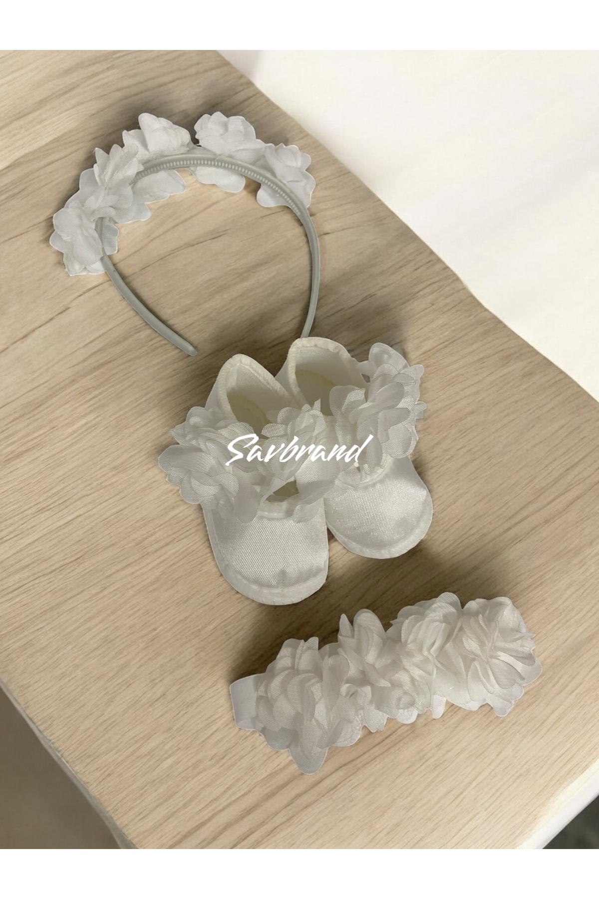 SavBrand Lazer Çiçekli Lohusa Anne Tacı Bandanası ve Bebek Patiği fotoğrafı 3 (önizleme)