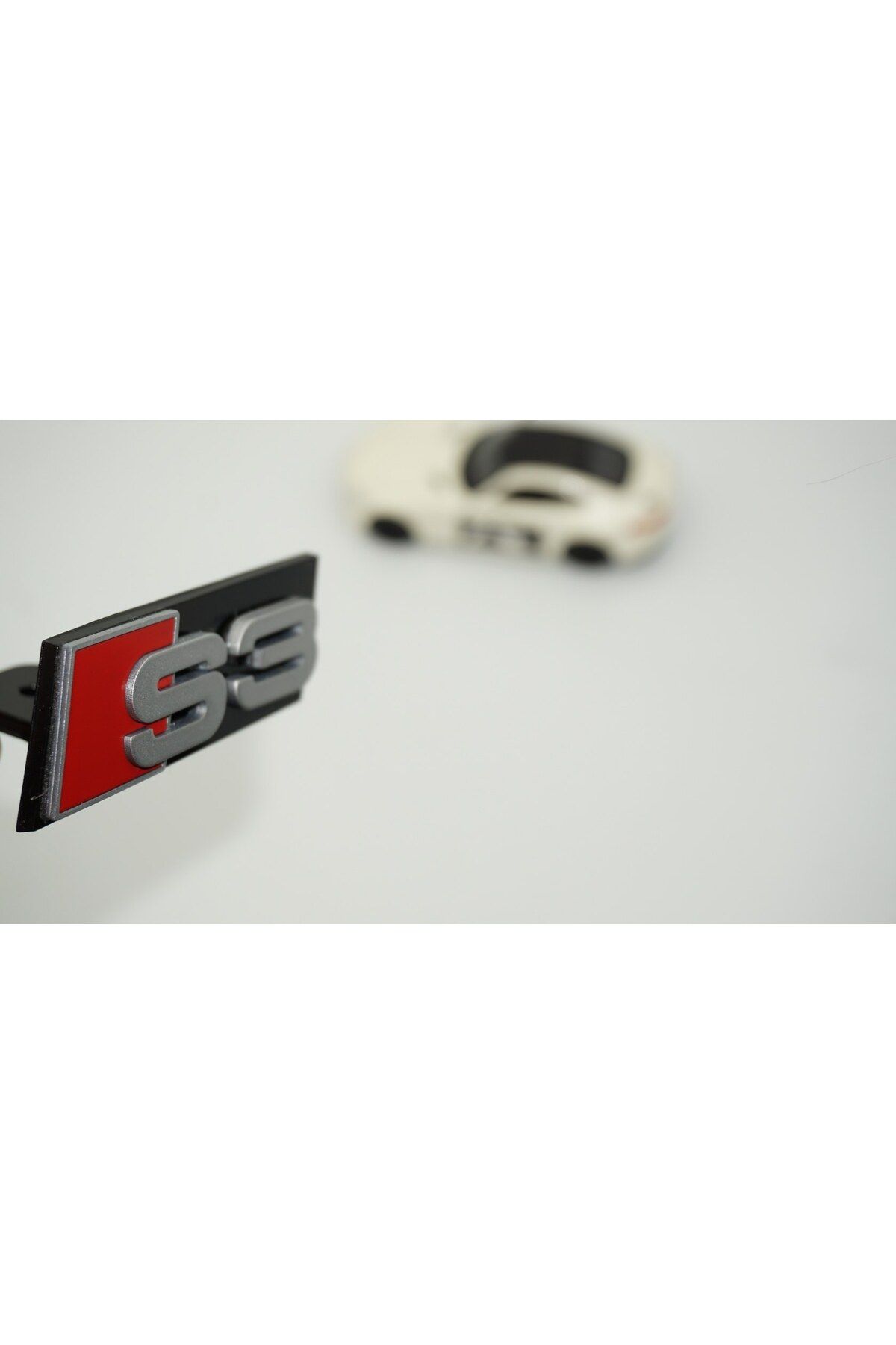 DK Tuning S3 Gri Kırmızı Ön Panjur Logo Arma Audi İle Uyumlu