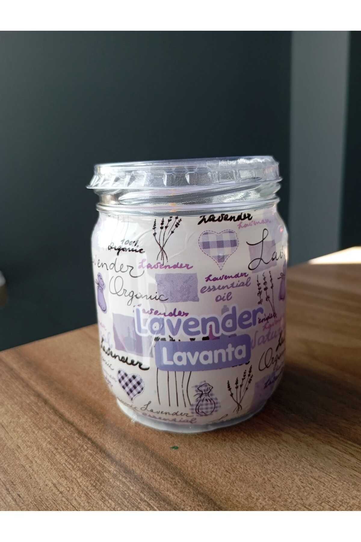 Saatistan Lavanta aromalı, yoğun kokulu ve rahatlatıcı mum, evinizde hoş bir atmosfer sağlar