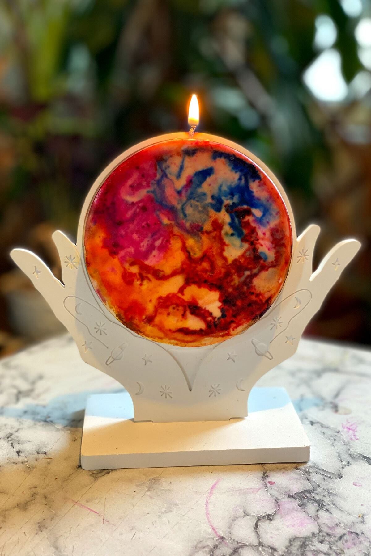 Saatistan Beyaz Astroloji Serisi Güneş Tutan El Ritüel Mumu 15 cm, dekoratif ve şık tasarım