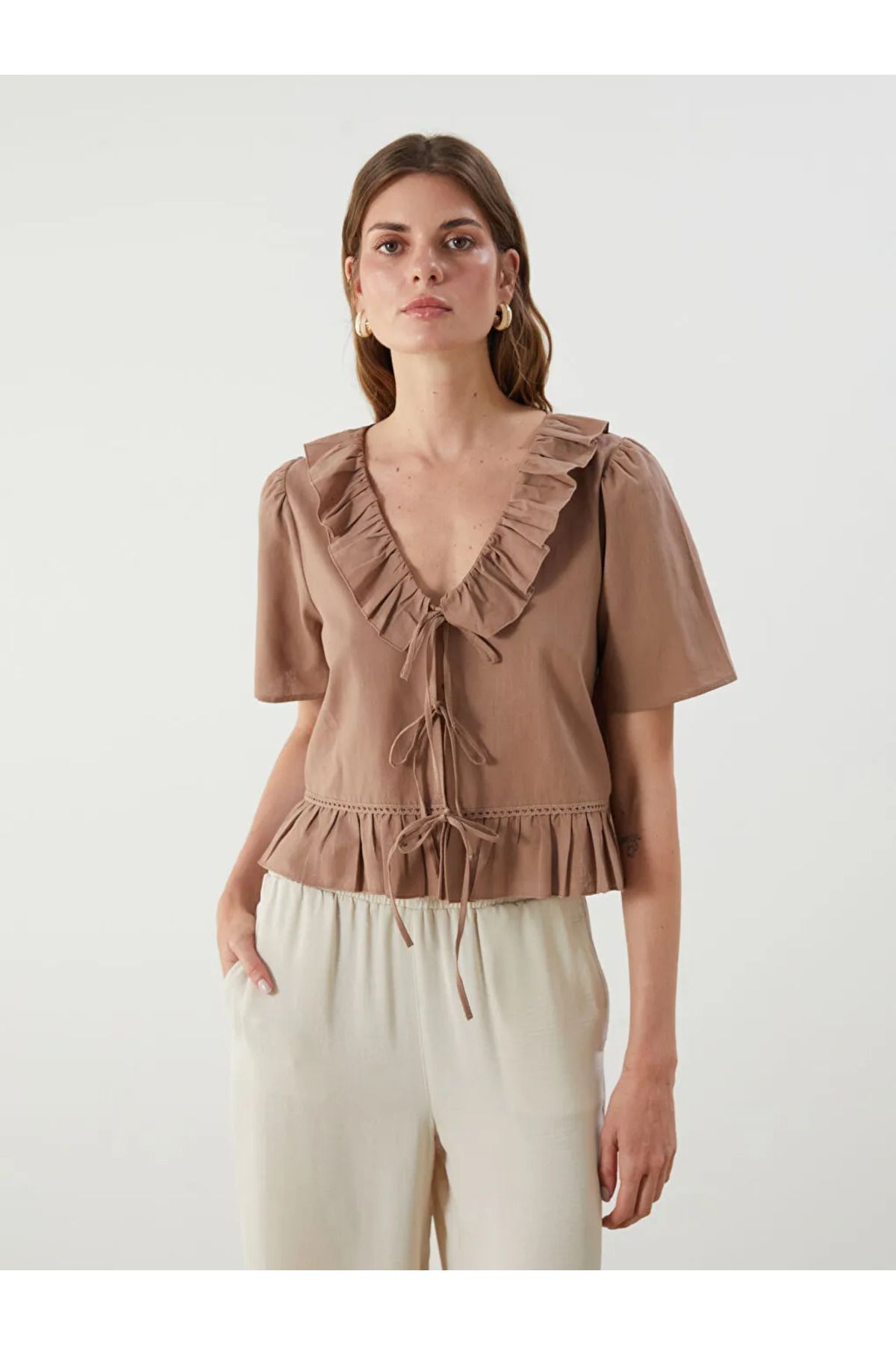 LC Waikiki LCW Vision Kahverengi V Yaka Fırfırlı Crop Bluz