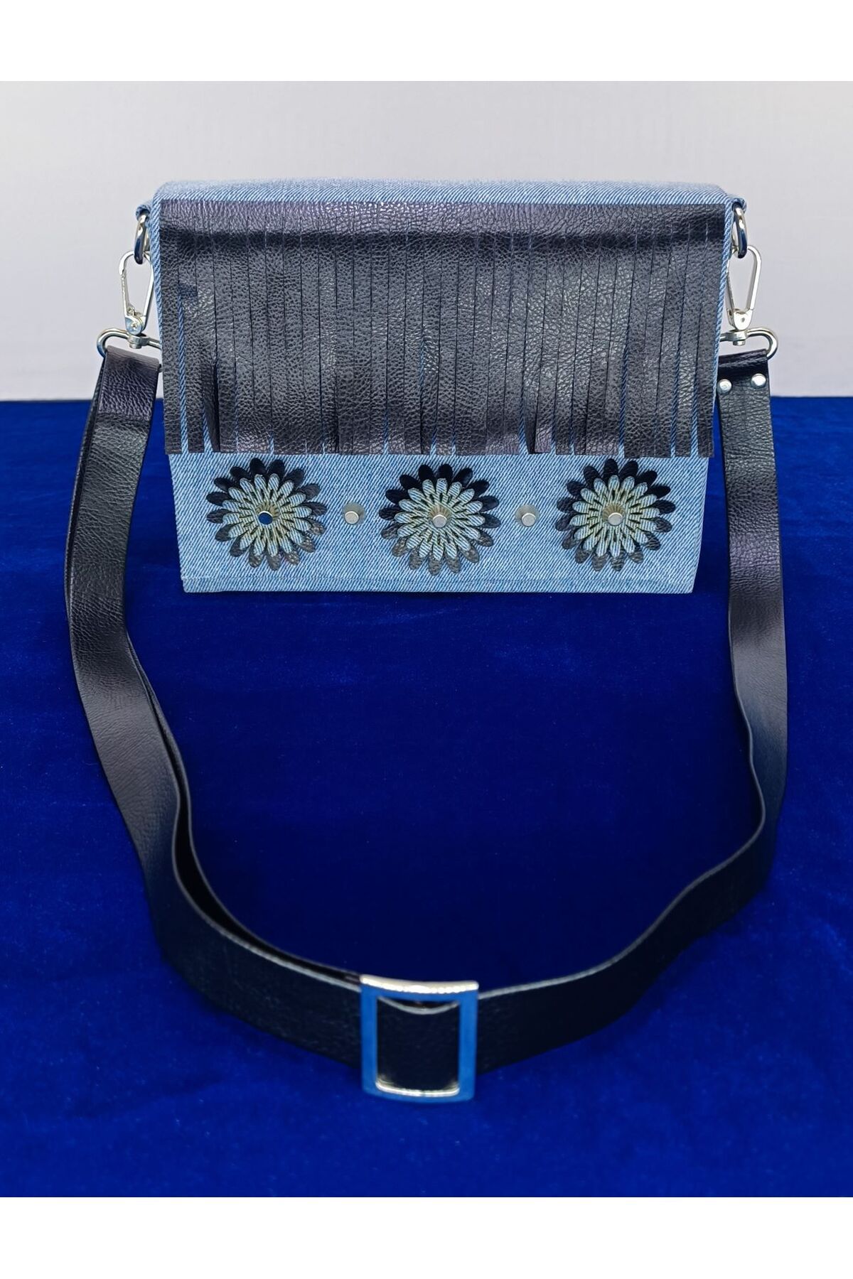 Sequoia Bags DENİM ÇANTA Suni Deri Lazer Kesim Püsküllü Kapaklı Denim Çanta PSKKPK103 Model