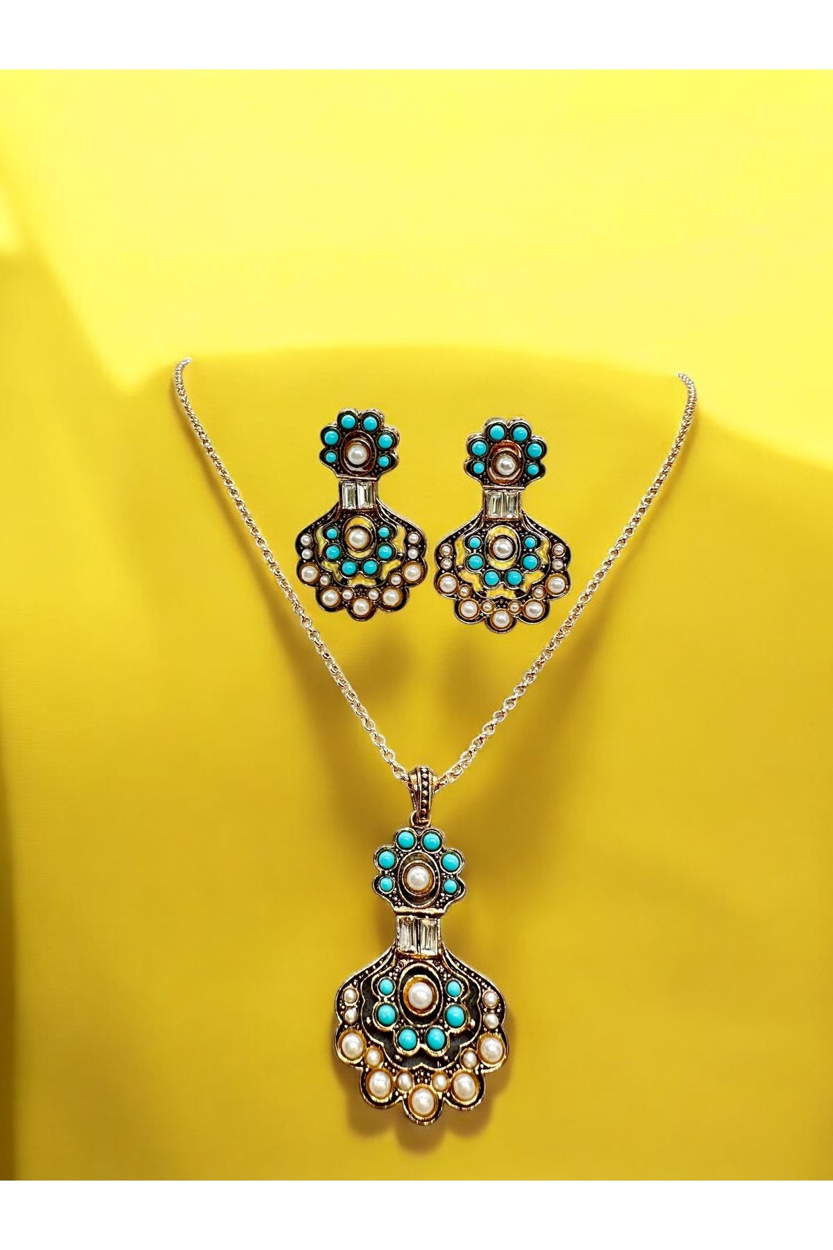 FUYA JEWELLERY Baget Taş Detaylı Elmas Montür Kolye, Küpe Set