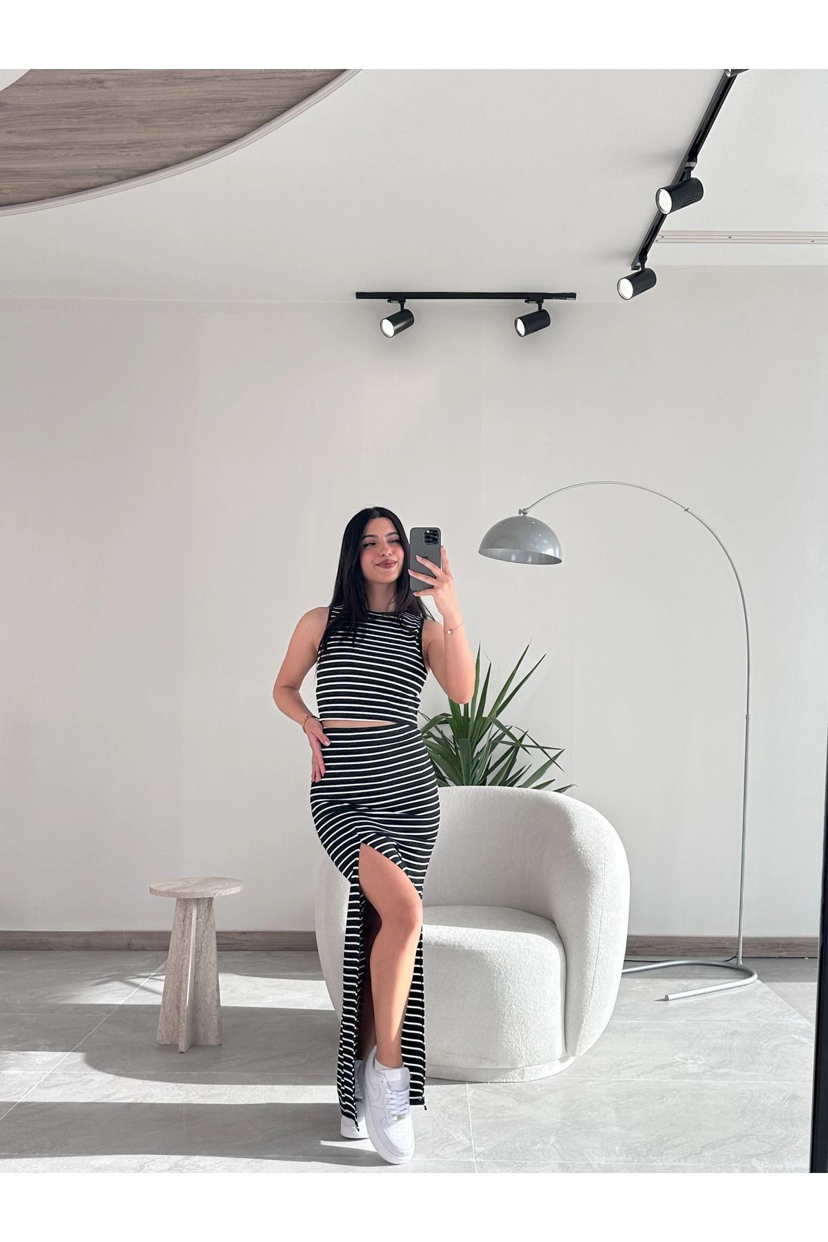 Kyra Studios Siyah Askılı Crop Top Yırtmaçlı Maxi Etek Takım
