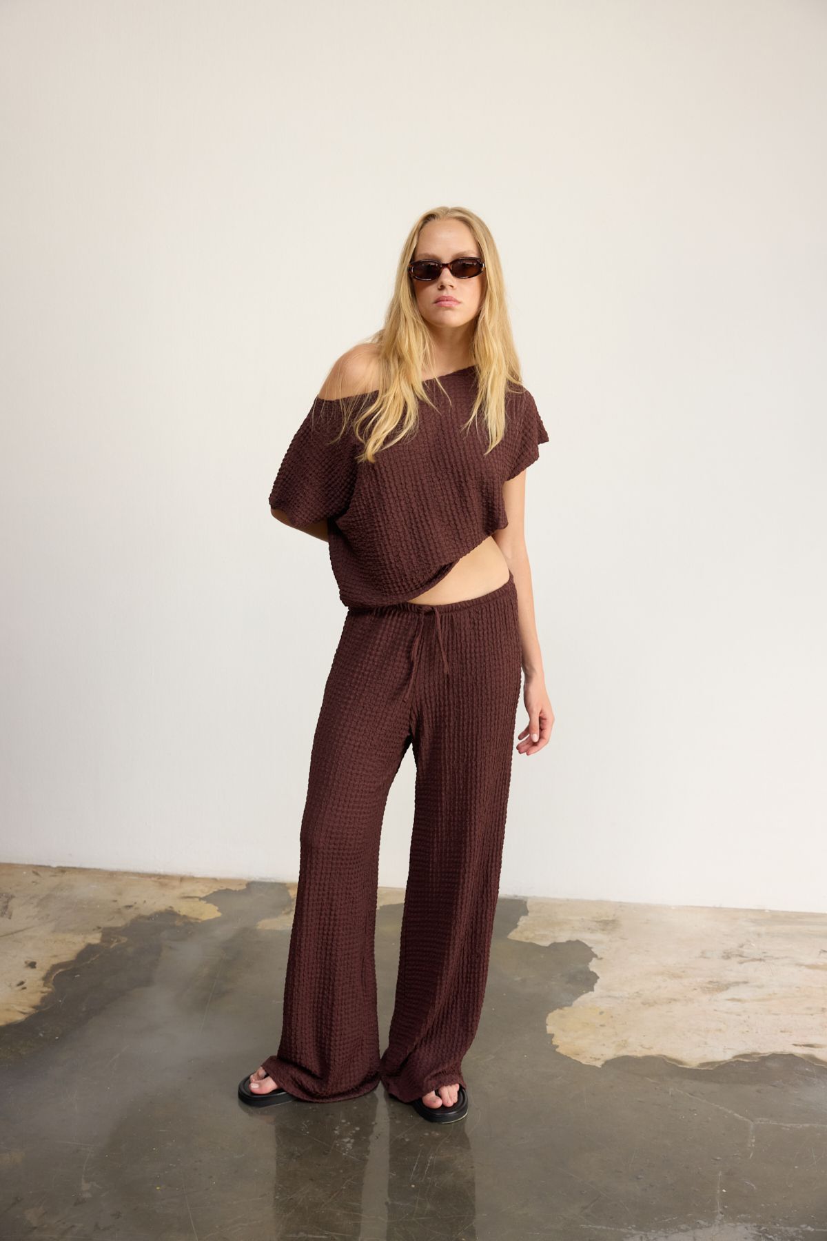 bases. Dokulu Rustik Wide Leg Dökümlü Pantalon