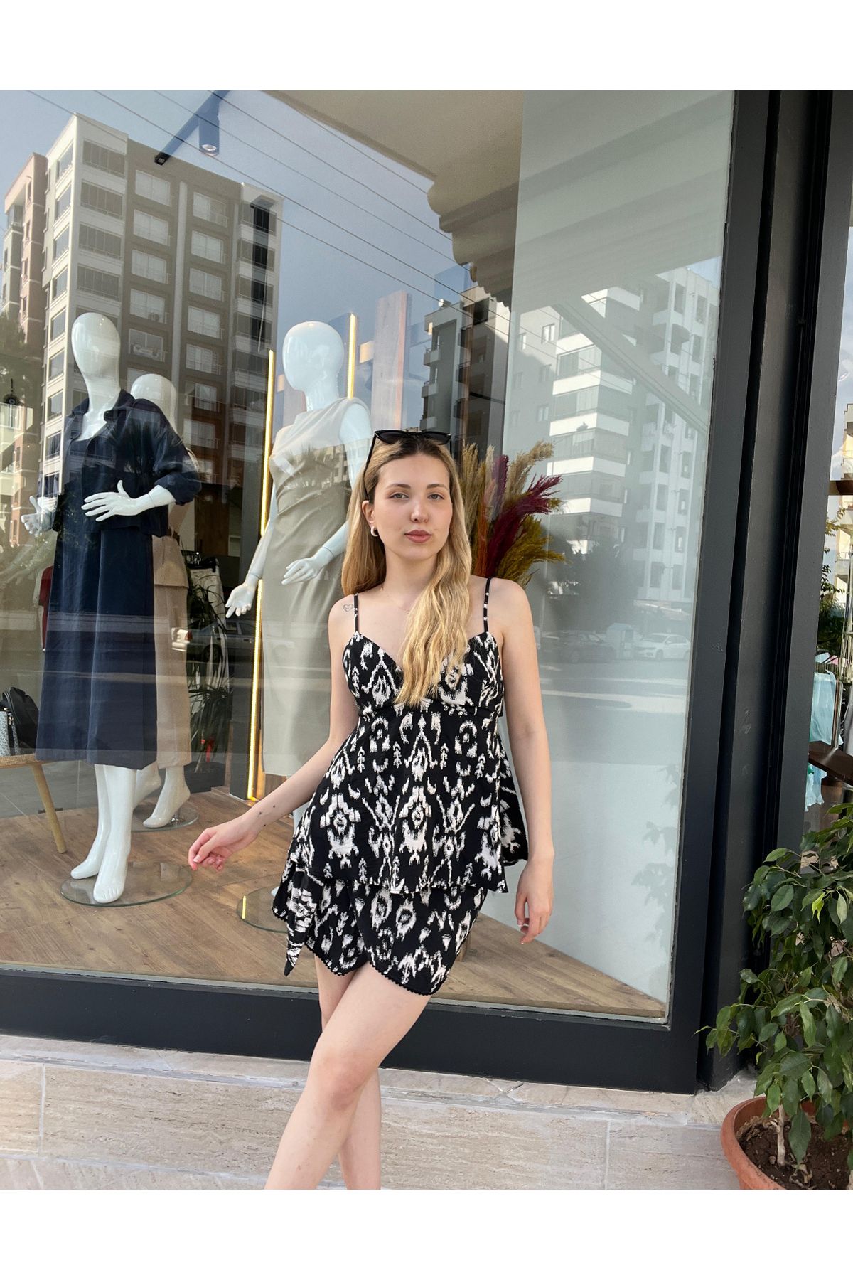 BRN Butik Siyah beyaz arkası bağlamalı şortlu alt üst takım