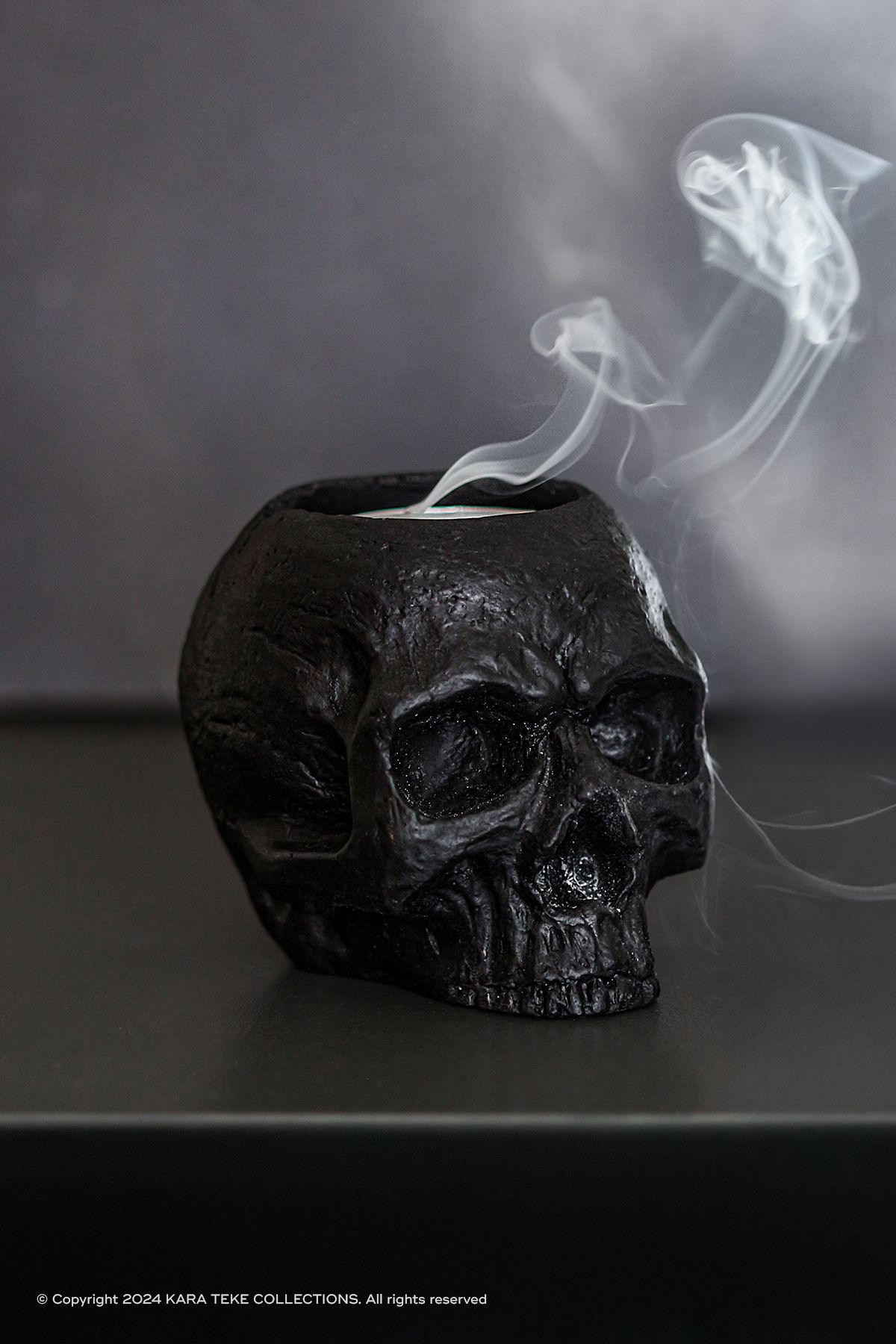 Saatistan Şık Siyah Kafatası Tasarımlı Modern Tealight Mumluk, Dekoratif ve Gotik Tarz