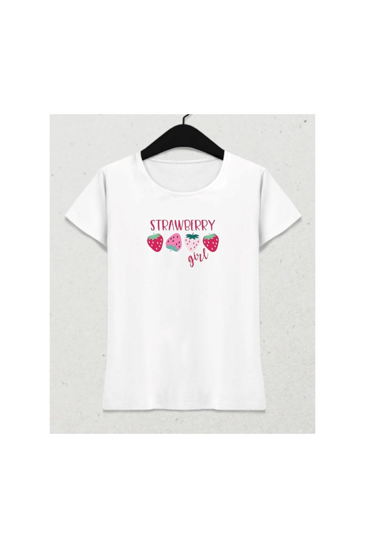 HENA DİZAYN Strawberry Girl – Feminine Fit T-Shirt Beyaz