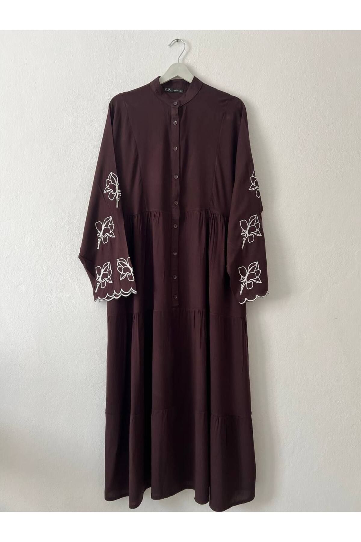 BeyzaBayram Kadın Kolları Nakışlı Düğmeli Tesettür Viskon Elbise Siyah